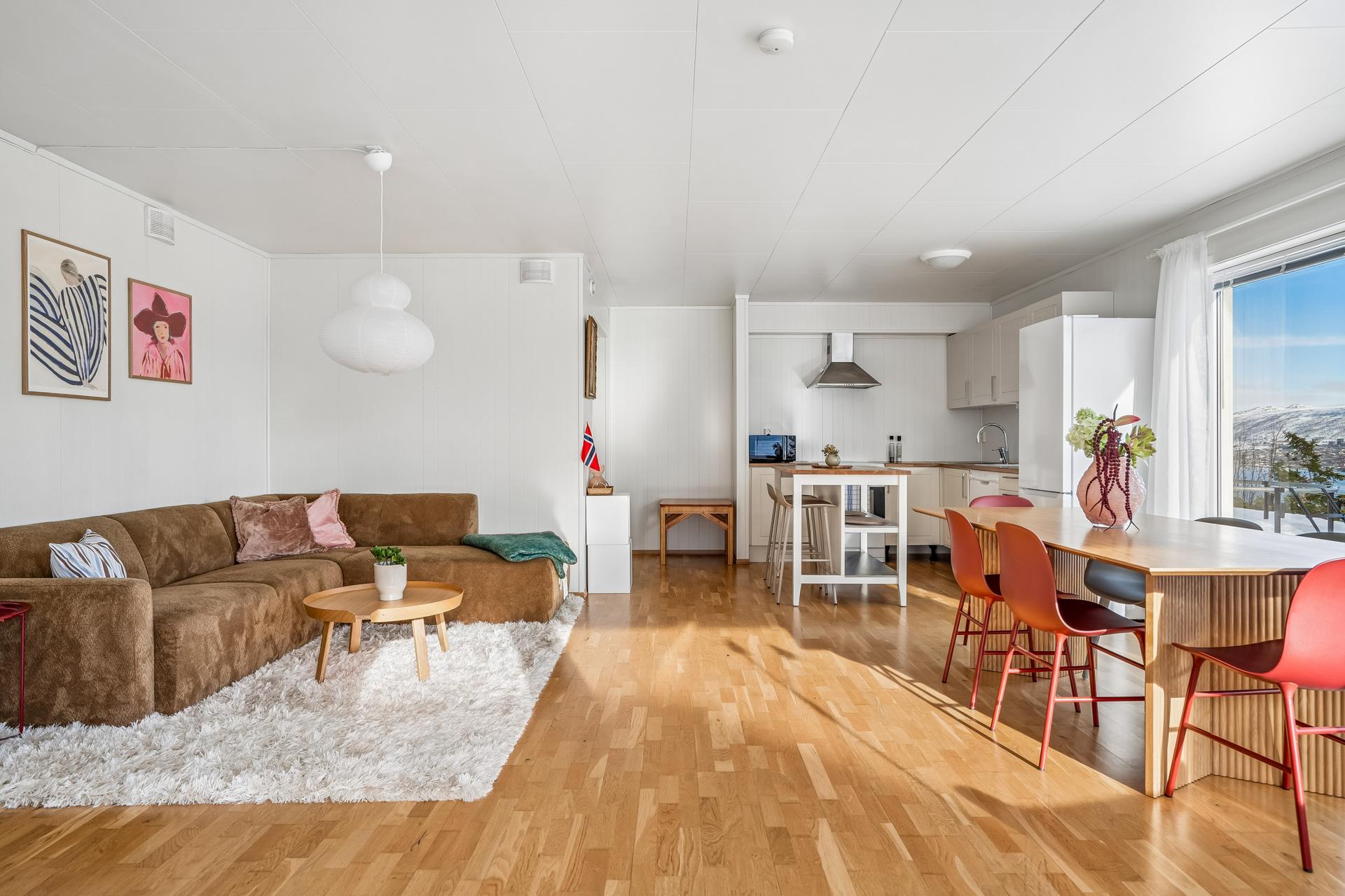 Velkommen til Conrad Holmboes veg 41 B. Foto: EFKT AS. Bilde nummer 1 av 3