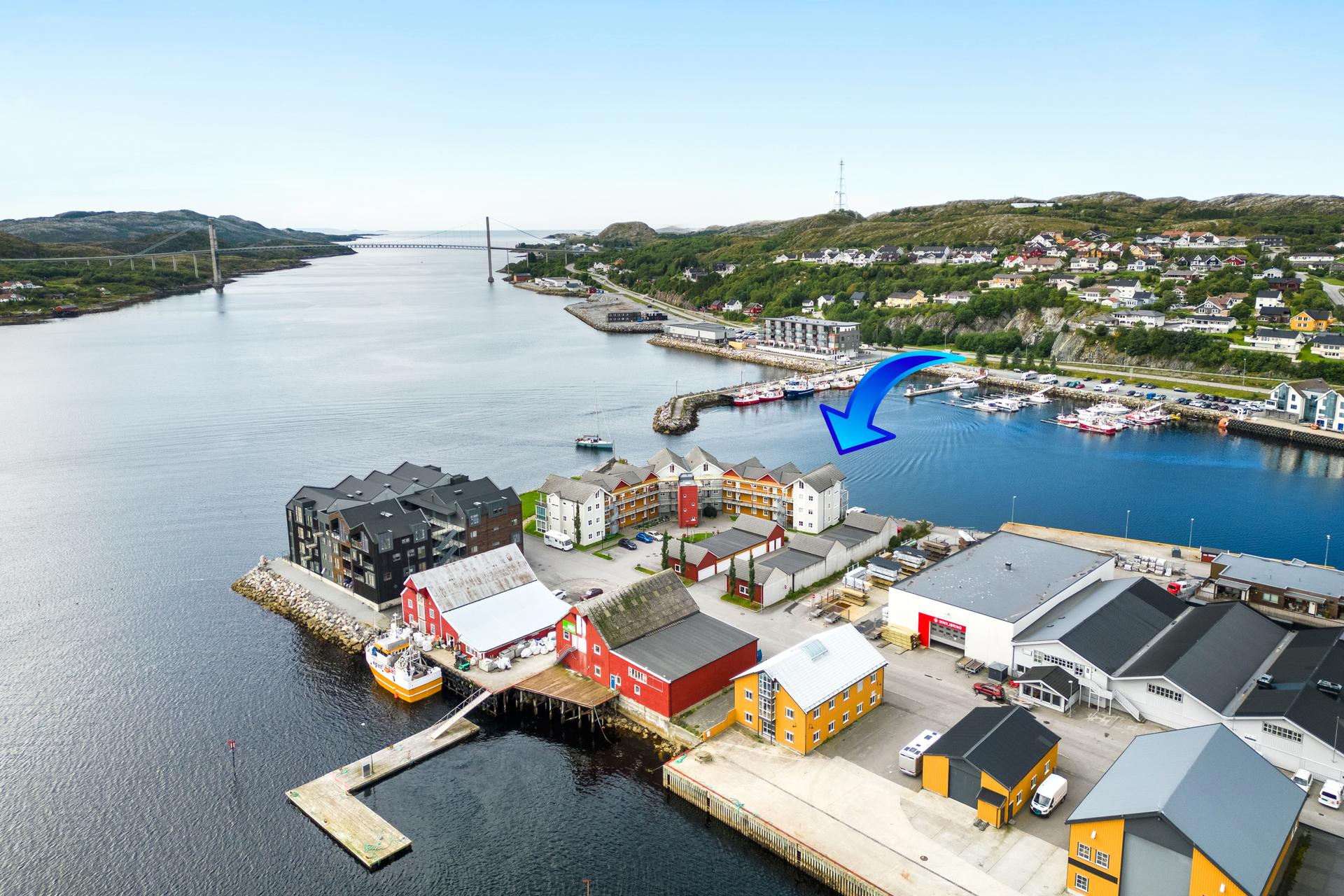 Sjelden mulighet toppleilighet beliggende i fantastiske omgivelser i hjertet av Rørvik sentrum. . Bilde nummer 2 av 3