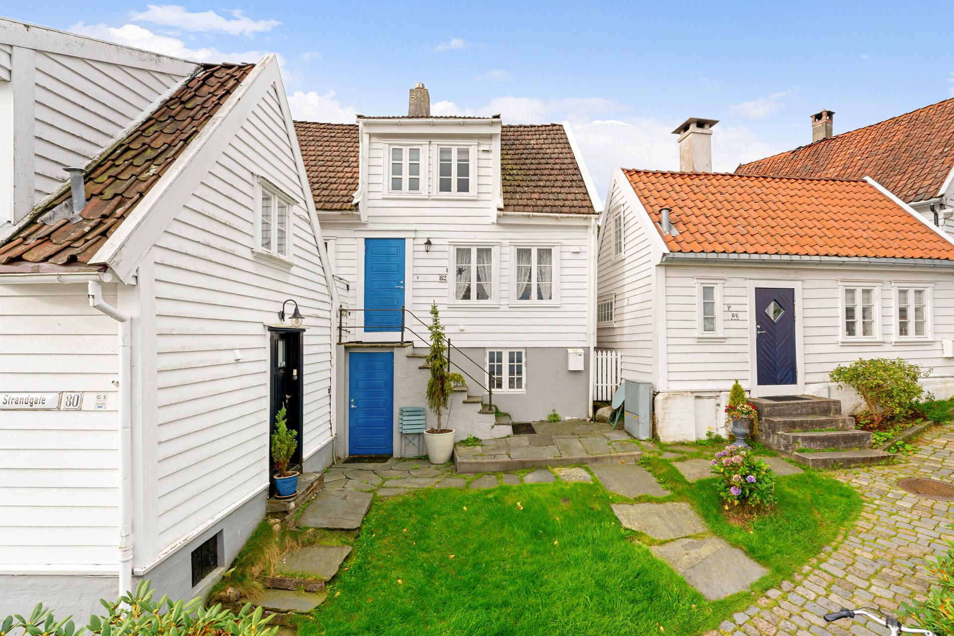 EiendomsMegler1 v/ Kjetil Helland presenterer Nedre Strandgate 82.. Bilde nummer 1 av 3