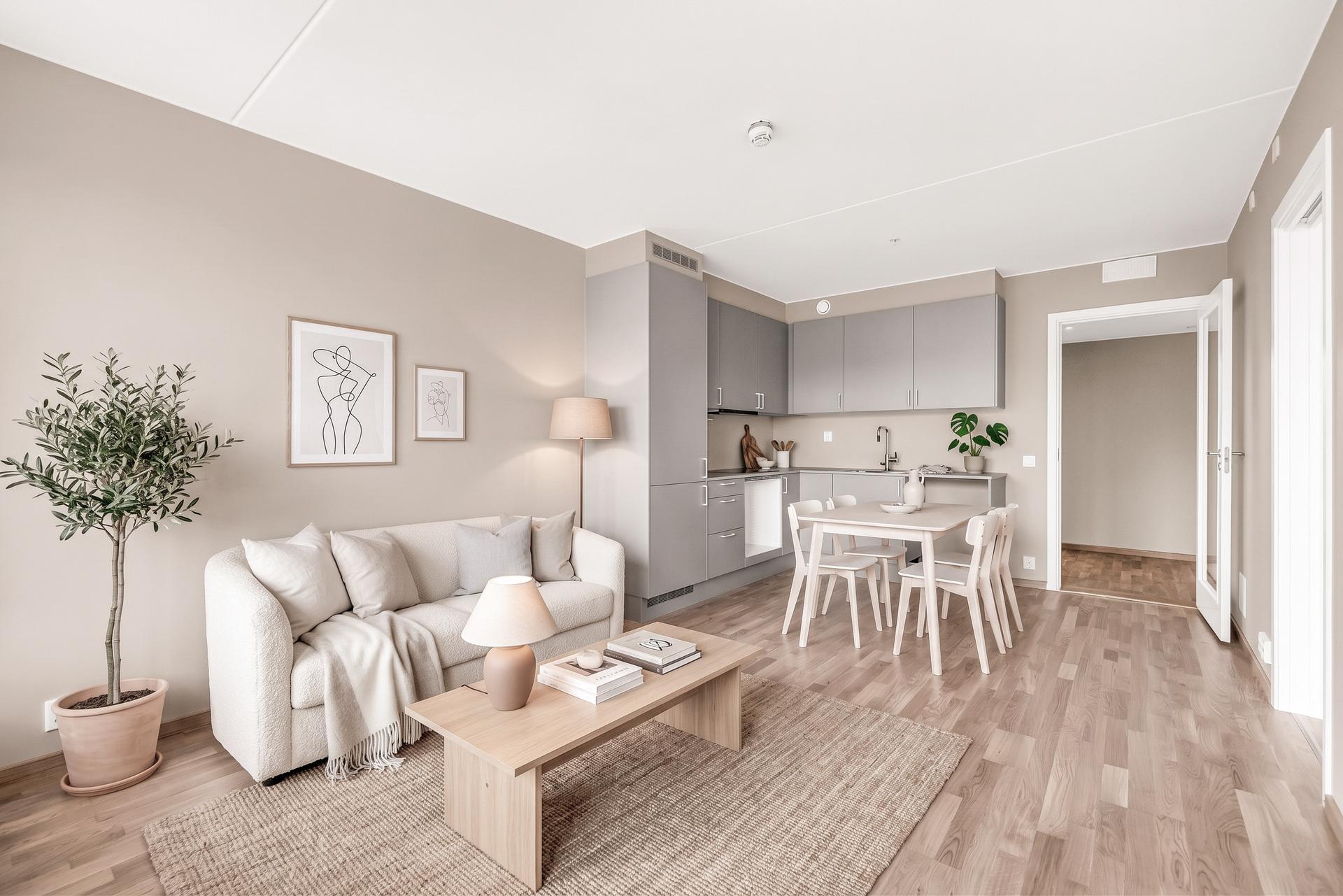 Hyggelig stue og kjøkkenløsning. Illustrasjonsfoto- kjøkkenet har lyse glatte fronter og er oppgradert med "slimline" ventilatorhette og Tapwell kjøkkenarmatur. (illustrasjon). Bilde nummer 2 av 3