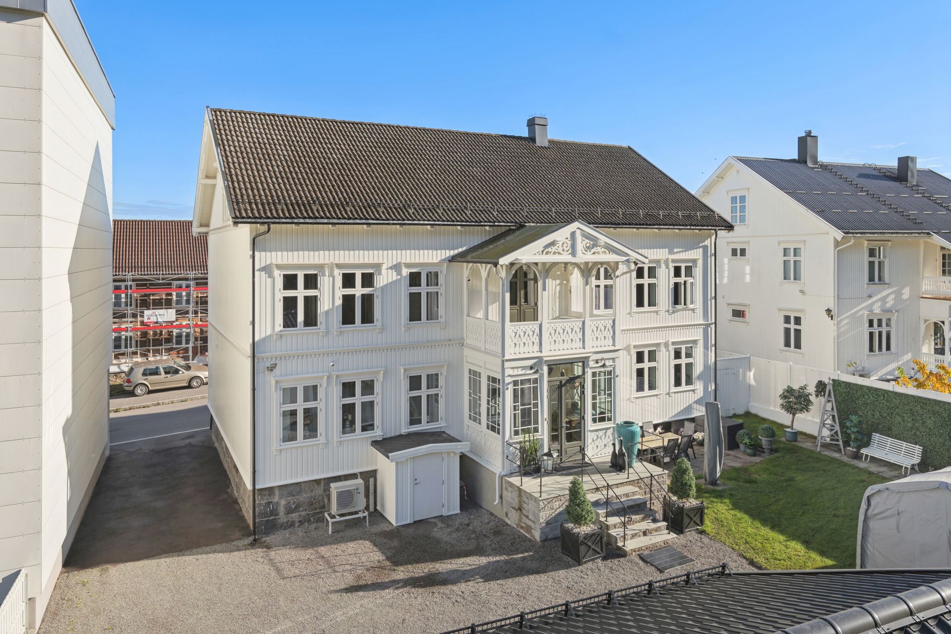 Velkommen til denne flotte eiendommen i Bilet 16 -  Eiendommen er renovert og fremstår som meget velholdt og lekker. Foto: EFKT. Bilde nummer 1 av 3