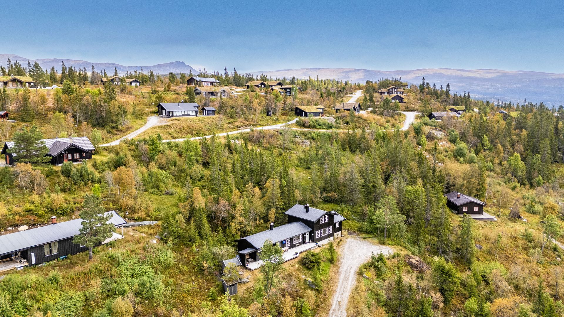 Hytta ligger flott til i et etablert hyttefelt nær Tempelseter i Eggedal.. Bilde nummer 3 av 3