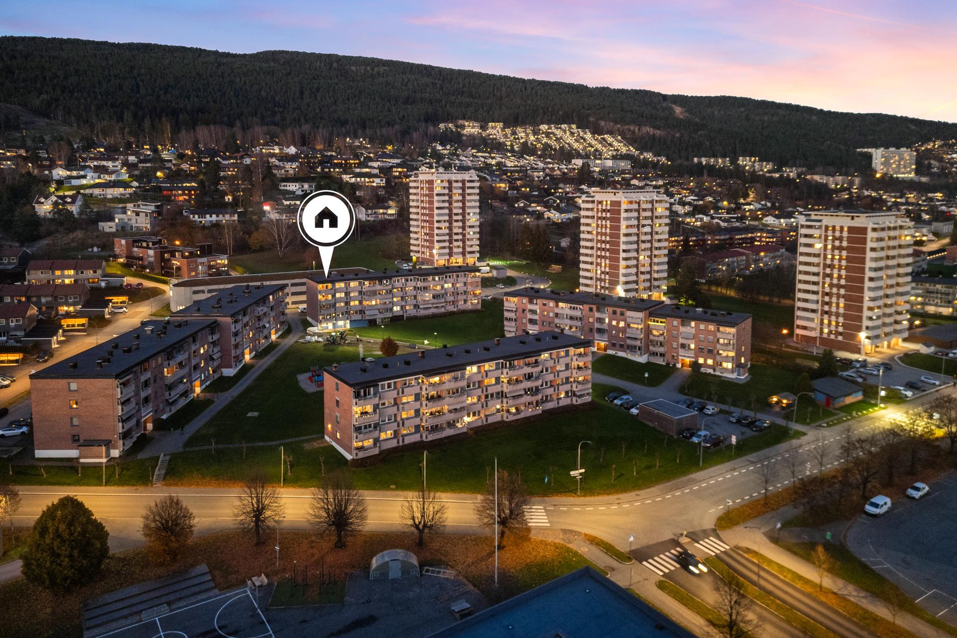 Velkommen til Sørensvingen 12C - En innflyttningsklar endeleilighet med god intern beliggenhet i borettslaget.. Bilde nummer 1 av 3