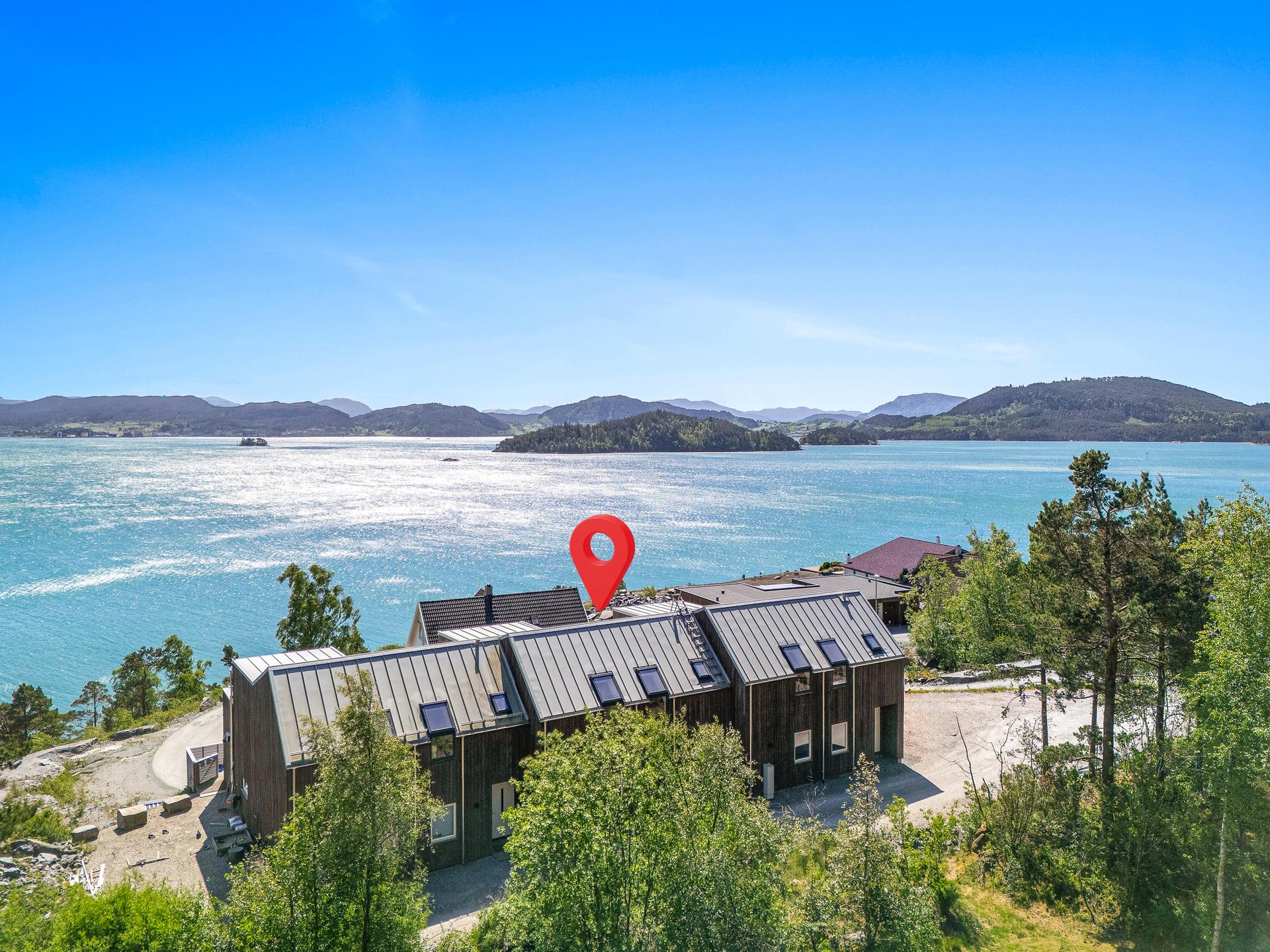 Fantastisk beliggenhet på Valen med nydelig sjøutsikt og solforhold. Bilde nummer 2 av 3