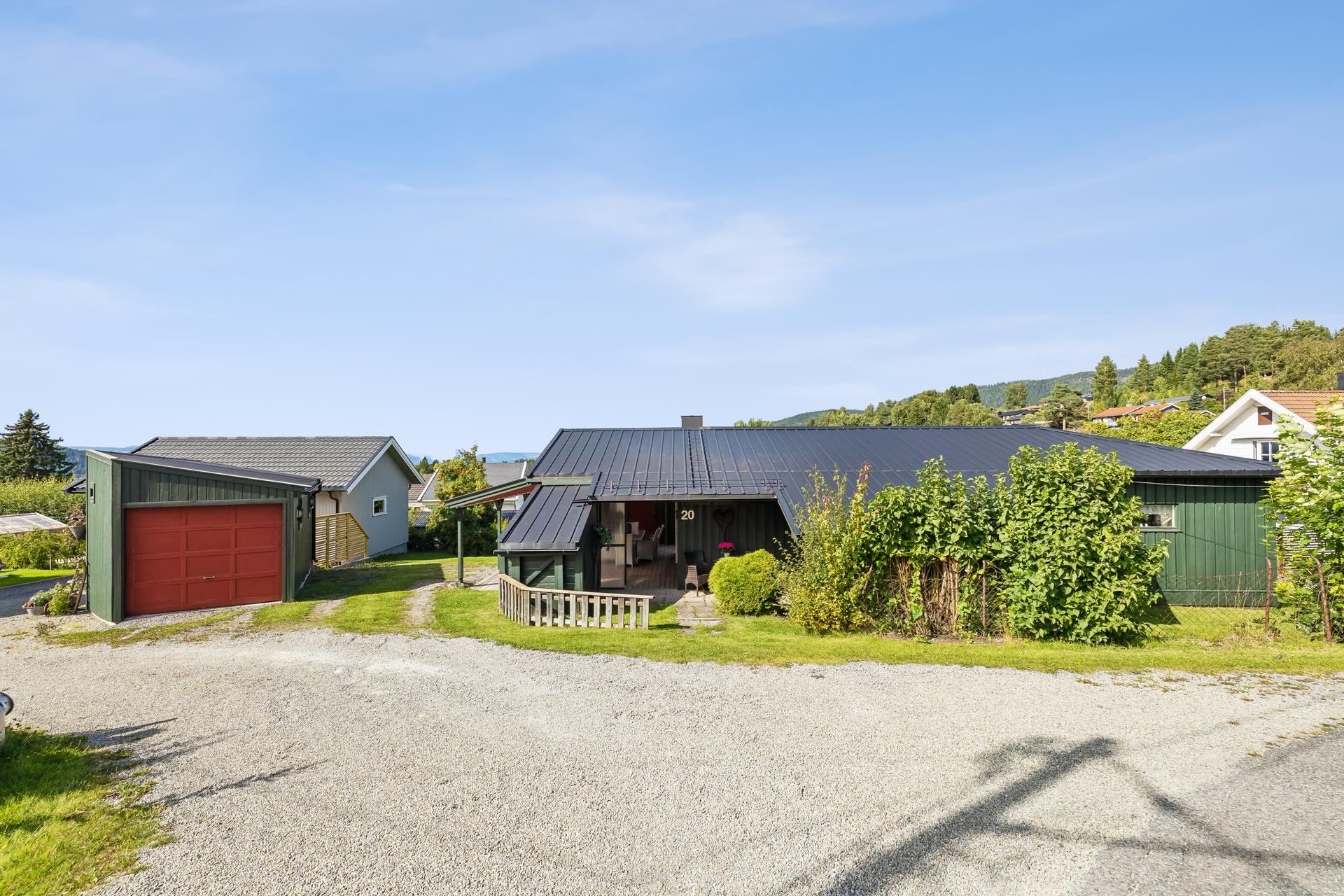 Slik ønskes du velkommen til Lille Sløttveg 20! . Bilde nummer 2 av 3