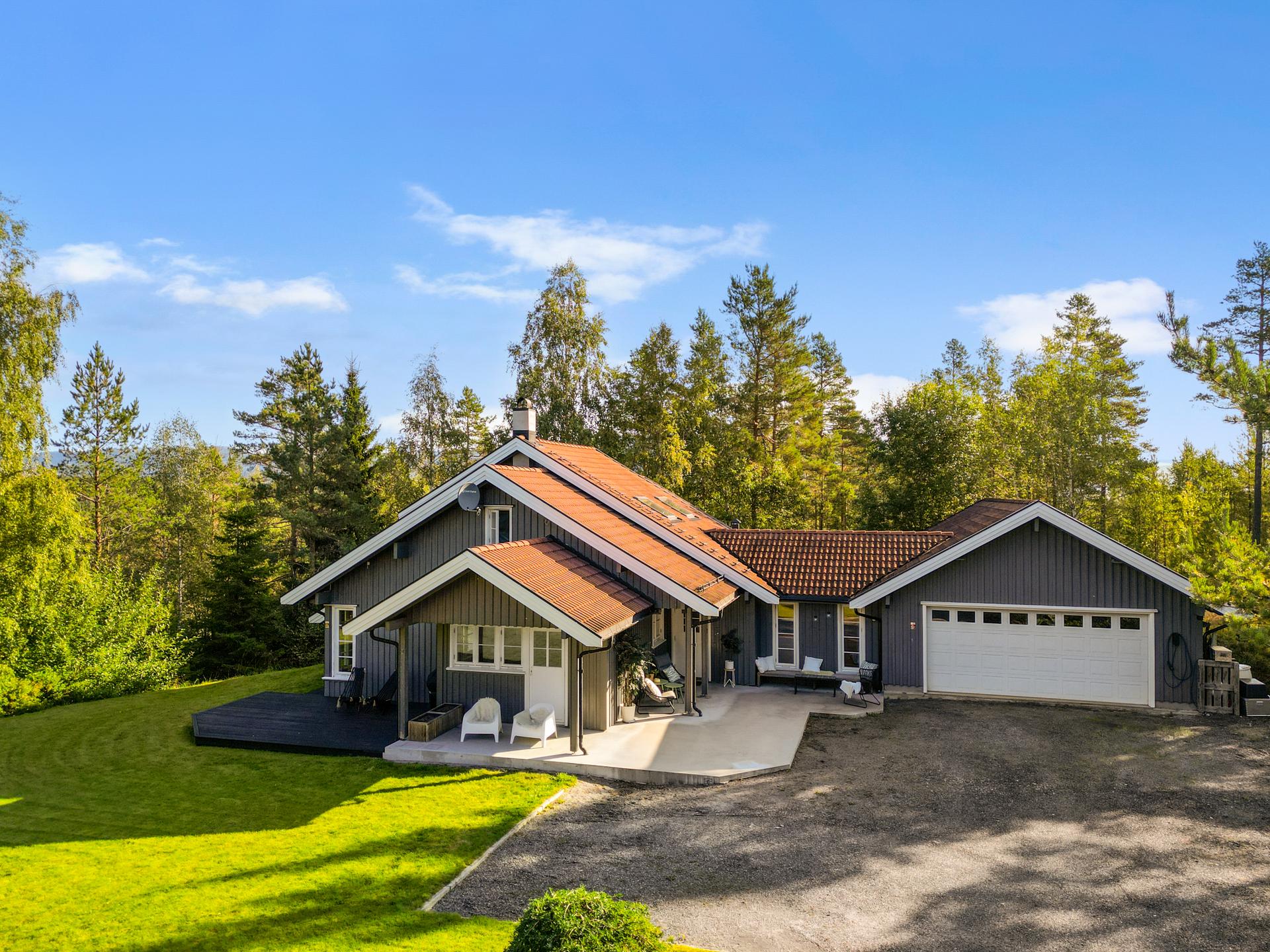 EiendomsMegler1 v/Are Olsen presenterer Torsbergåsen 8. Foto: Inbovi. Bilde nummer 1 av 3