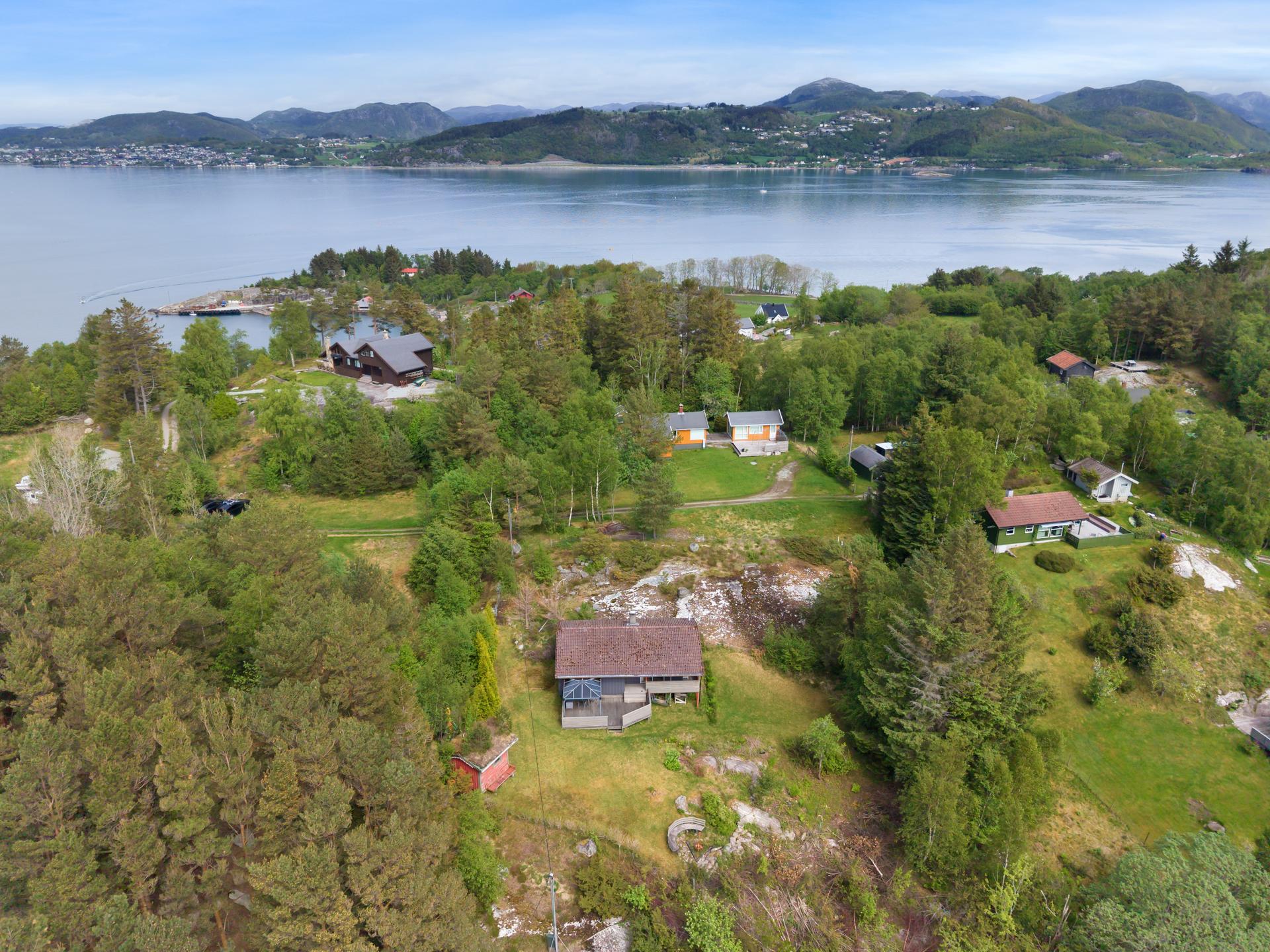 Velkommen til denne sjarmerende fritidseiendommen! Foto: Eivind Dirdal. Bilde nummer 1 av 3