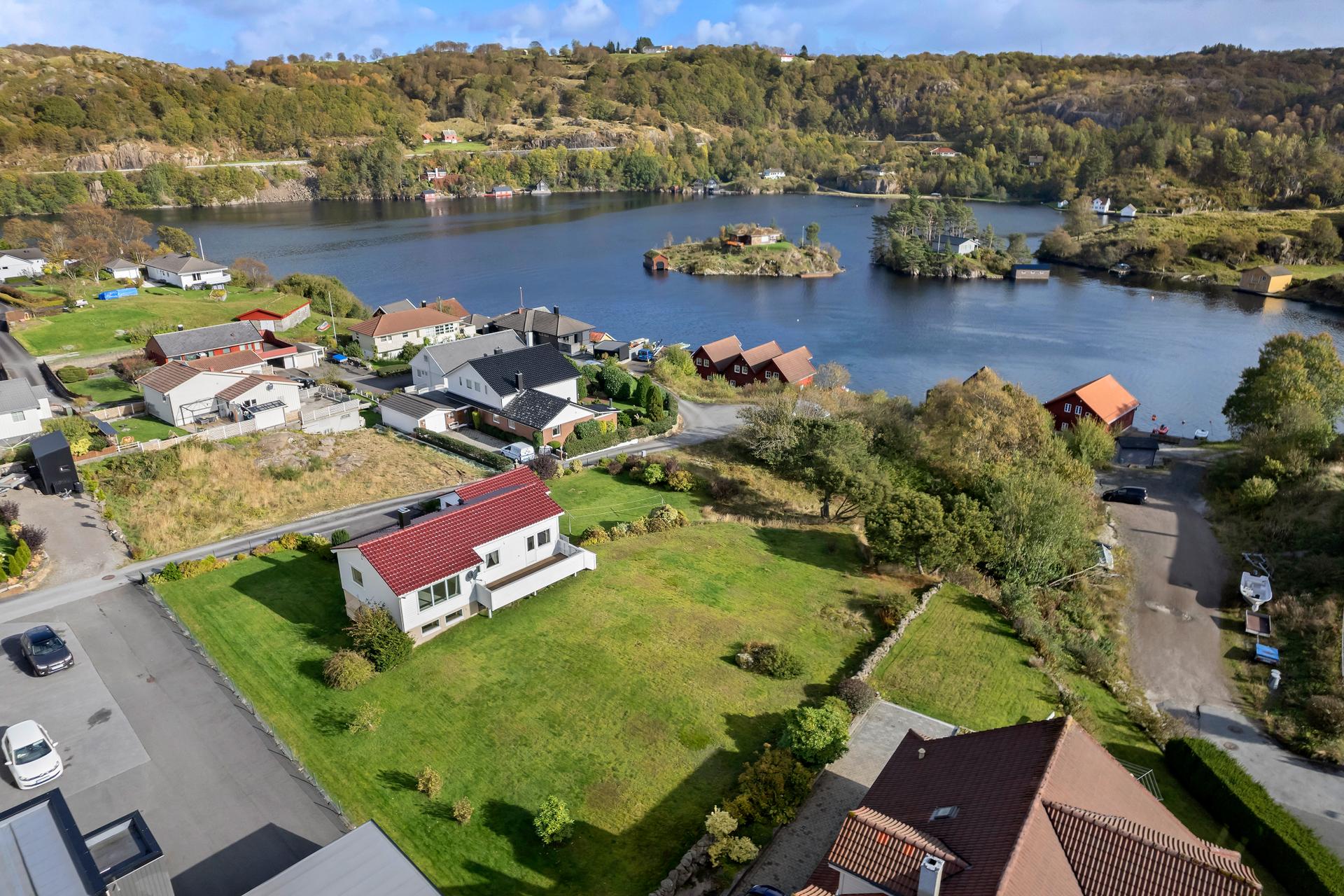 Velkommen til Myllarsveien 5. Stor eiendom fordelt på tre bruksnummer. Beliggende i ettterspurt område i kontinuerlig utvikling Foto: . Bilde nummer 1 av 3
