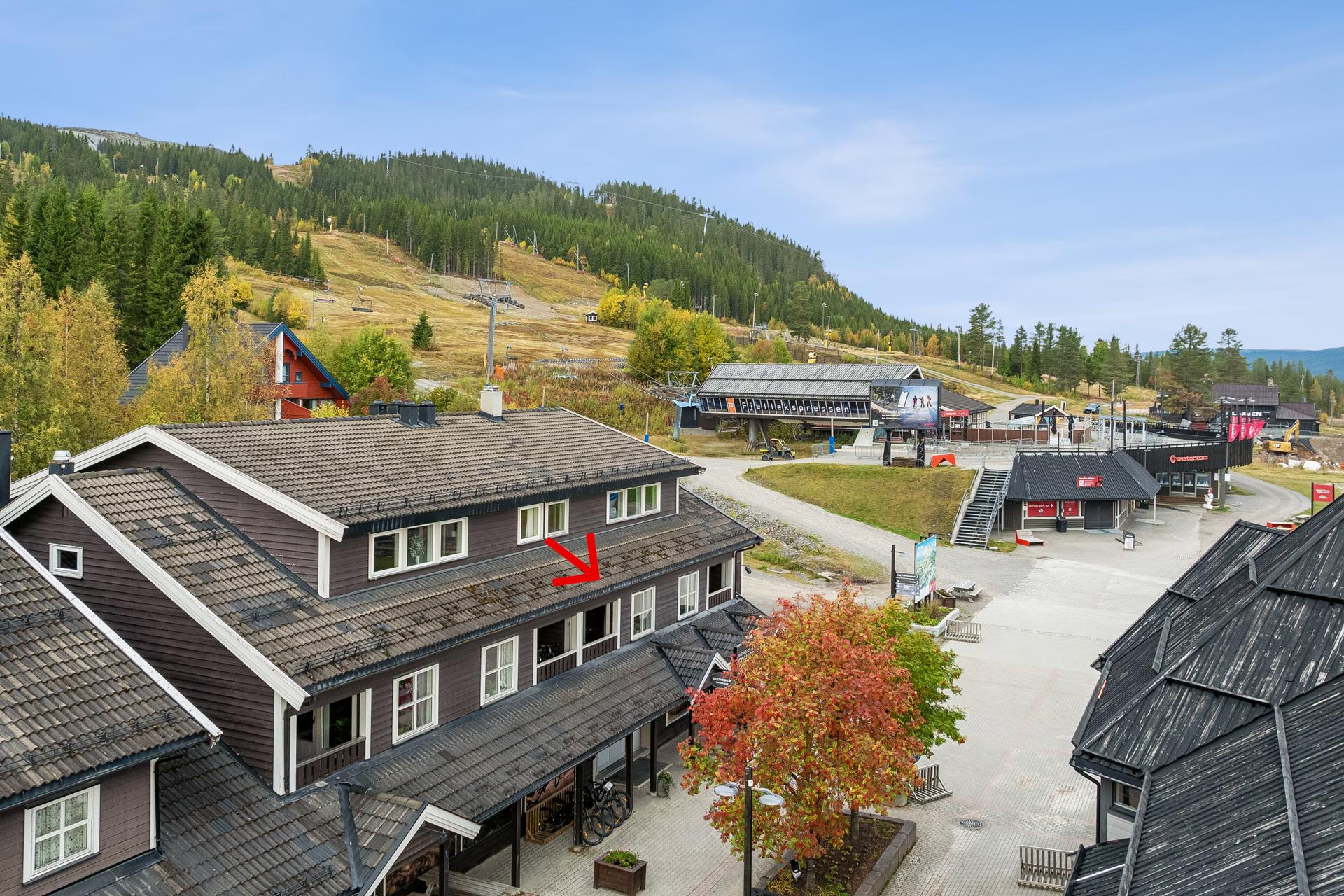 Fritidsleilighet med sentral beliggenhet ved Trysil Turistsenter, med umiddelbar nærhet til skibakker og heiser.. Bilde nummer 2 av 3