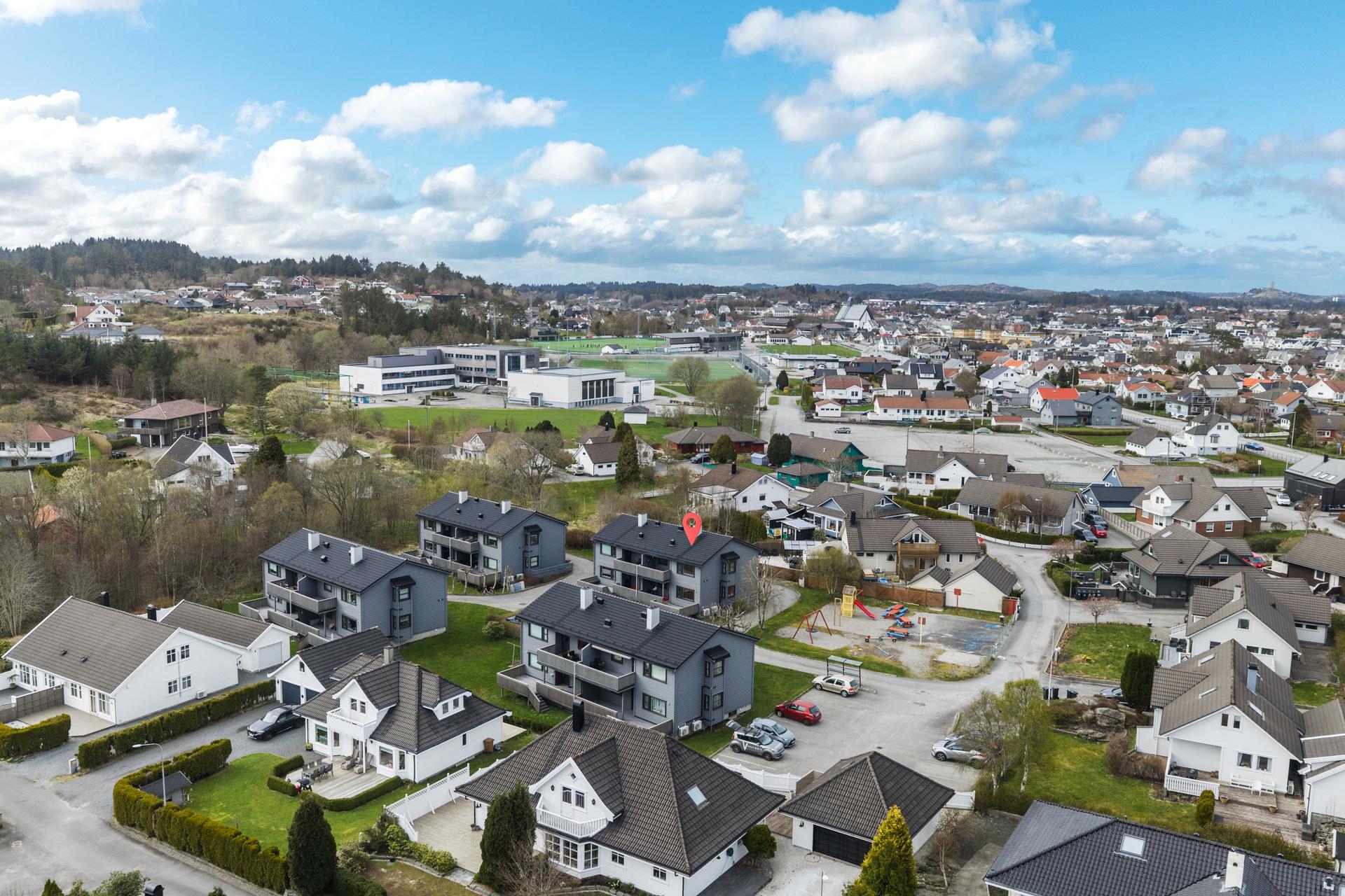 Velkommen til Favnamyrvegen 36! Presentert av Eiendomsmegler 1 v/Tonje Krakk, Foto: Vestbris. Bilde nummer 1 av 3