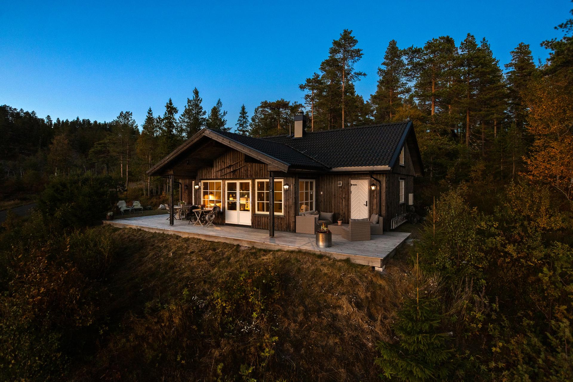 Velkommen til Steinåsveien 12. Foto: Frank Hesjedal.. Bilde nummer 1 av 3