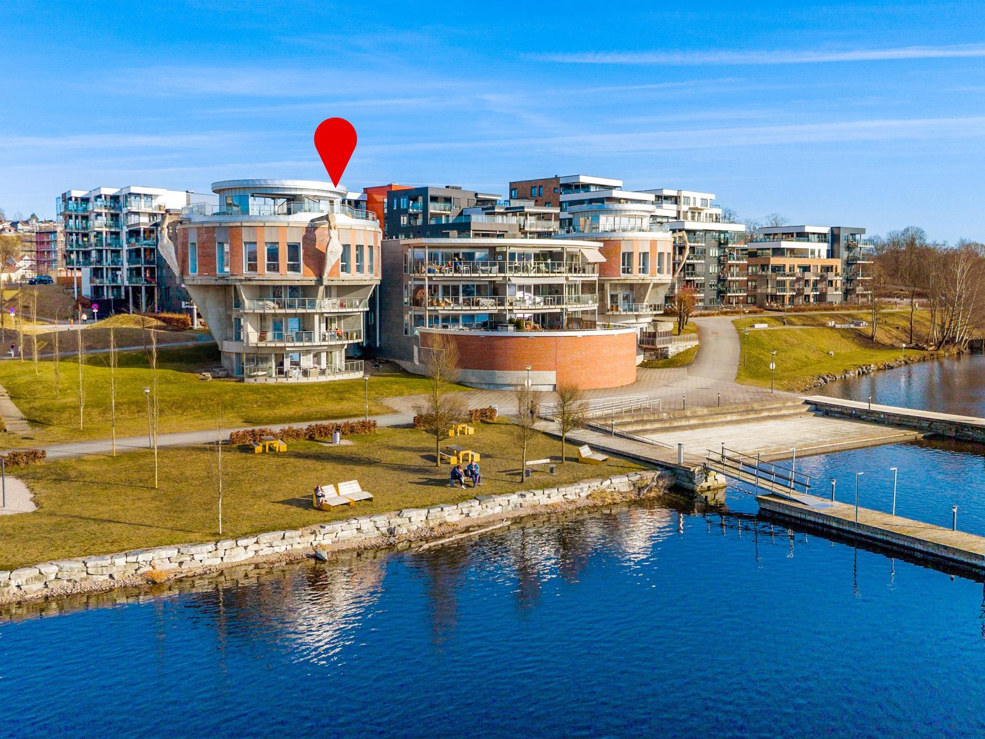 EiendomsMegler1 ved Stein Nordberg presenterer Klosterhagen 41!  -  Unik, solrik toppleilighet med panorama-utsikt, Klosterøya Vest
Foto: Inbovi. Bilde nummer 1 av 3