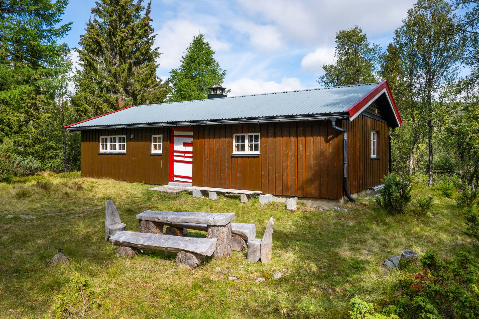 Furusjøvegen 199 er en tradisjonell hytte oppført i ca 1930. . Bilde nummer 2 av 3