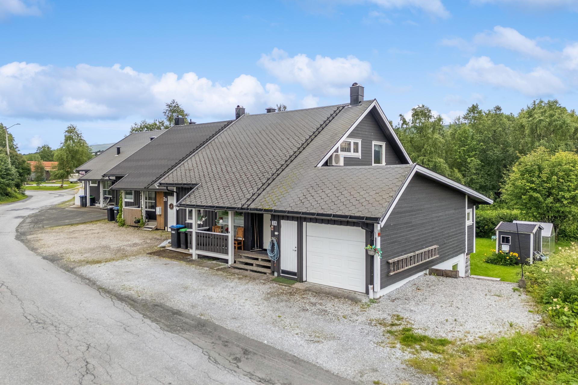 EiendomsMegler 1 v/Gisle Kallestad har gleden av å presentere Lensmann Olsens vei 2A. Foto: EFKT. Bilde nummer 1 av 3