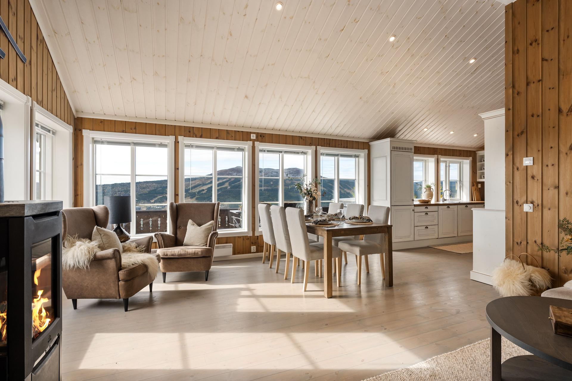 Velkommen til Bjønnåsen Hyttegrend 90. Foto: Husfoto. . Bilde nummer 1 av 3