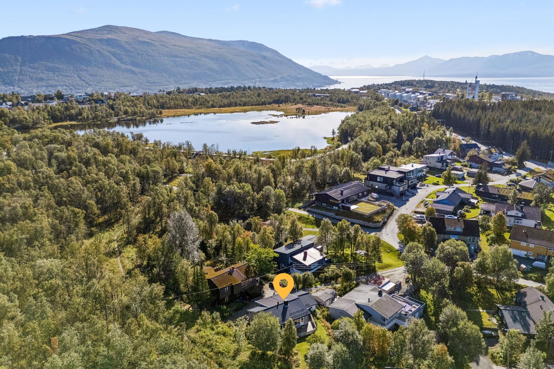 Velkommen til Hochlinvegen 19, her presentert av EiendomsMegler1 Rødbanken v/Wenche
Foto: EFKT. Bilde nummer 1 av 3