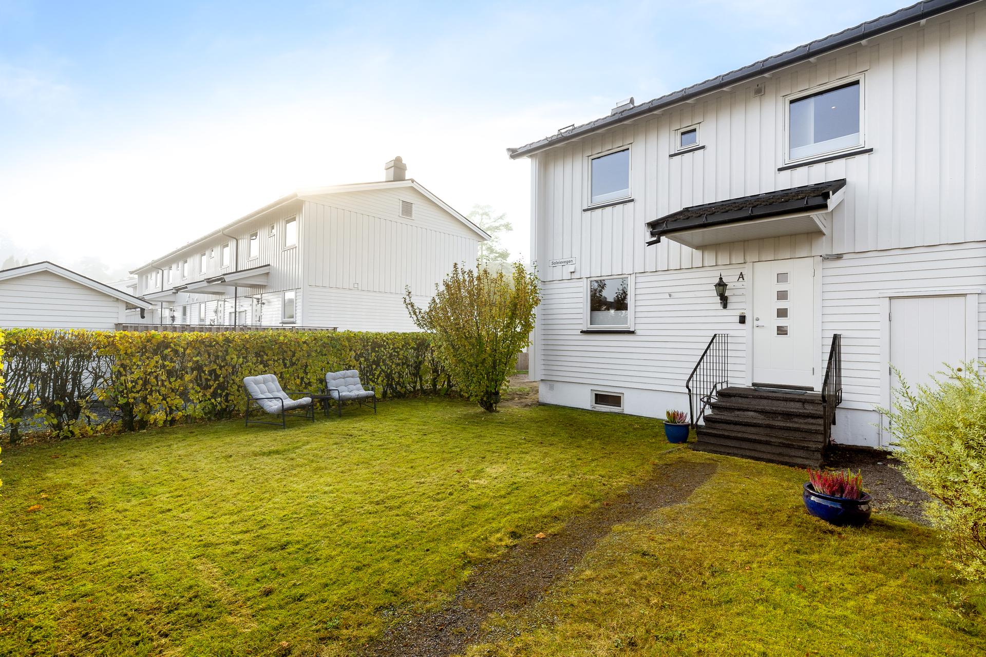EiendomsMegler1 ved Mette Krokås Selander ønsker velkommen til Soleievegen 3A!                 Foto: Inbovi . Bilde nummer 1 av 3