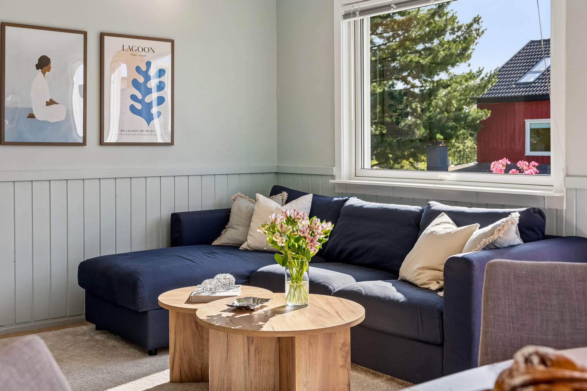 Stuen er på 22m². . Bilde nummer 2 av 3