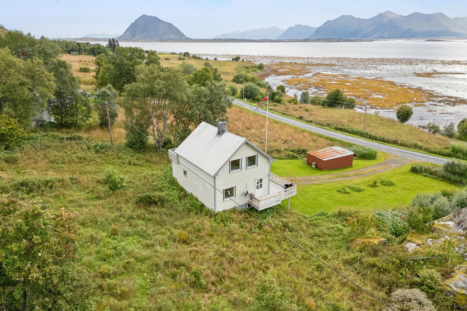 Velkommen til Haverringen 1443 - Presentert av EiendomsMegler1 Lofoten. Foto: EFKT.. Bilde nummer 1 av 3