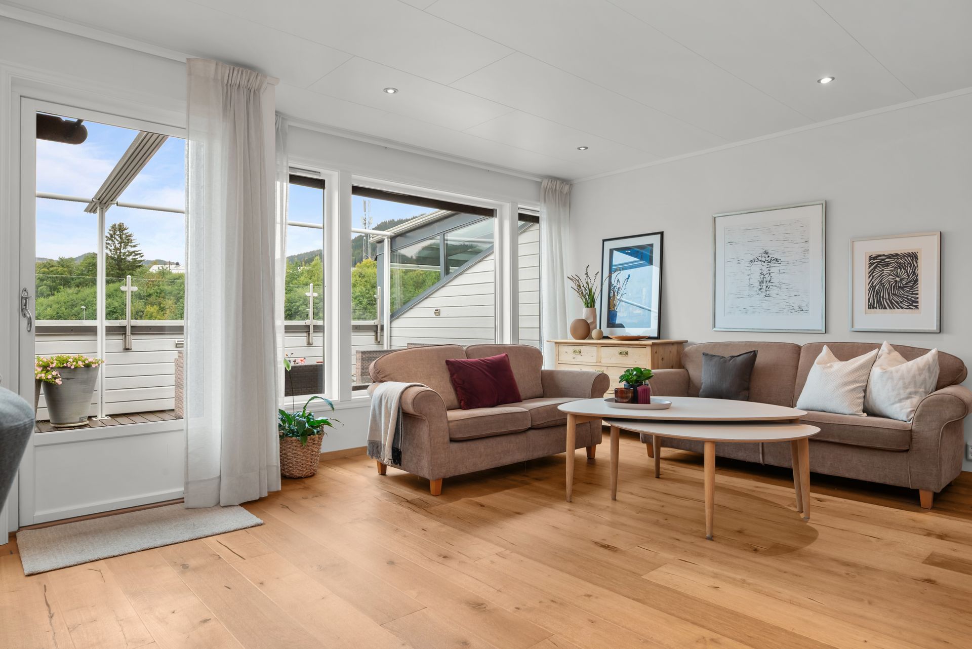Velkommen inn til en flott og romslig selveierleilighet på Støren!. Bilde nummer 2 av 3