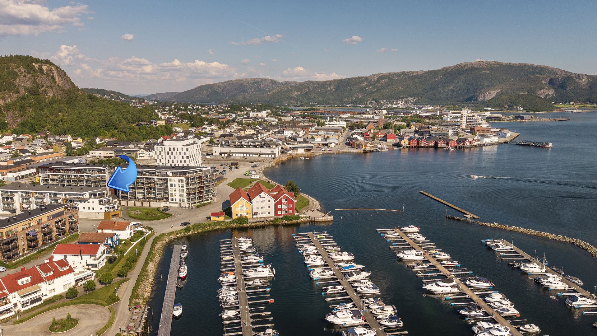 Maritimt og tilbaketrukket på bynes vestside. Bilfri promenade inn til sentrum. Bilde nummer 3 av 3