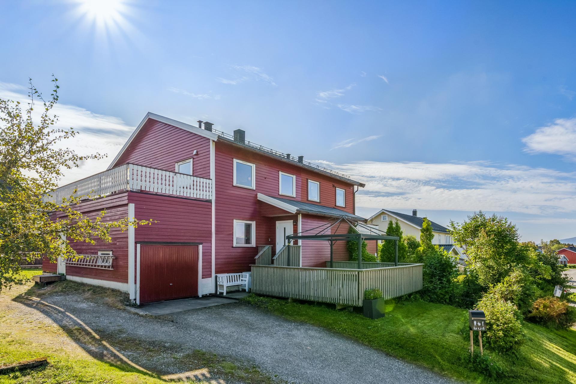EiendomsMegler 1 v/ Julie Solheim-Jensen har gleden av å presentere Storgata 46B! Foto: EFKT. Bilde nummer 1 av 3
