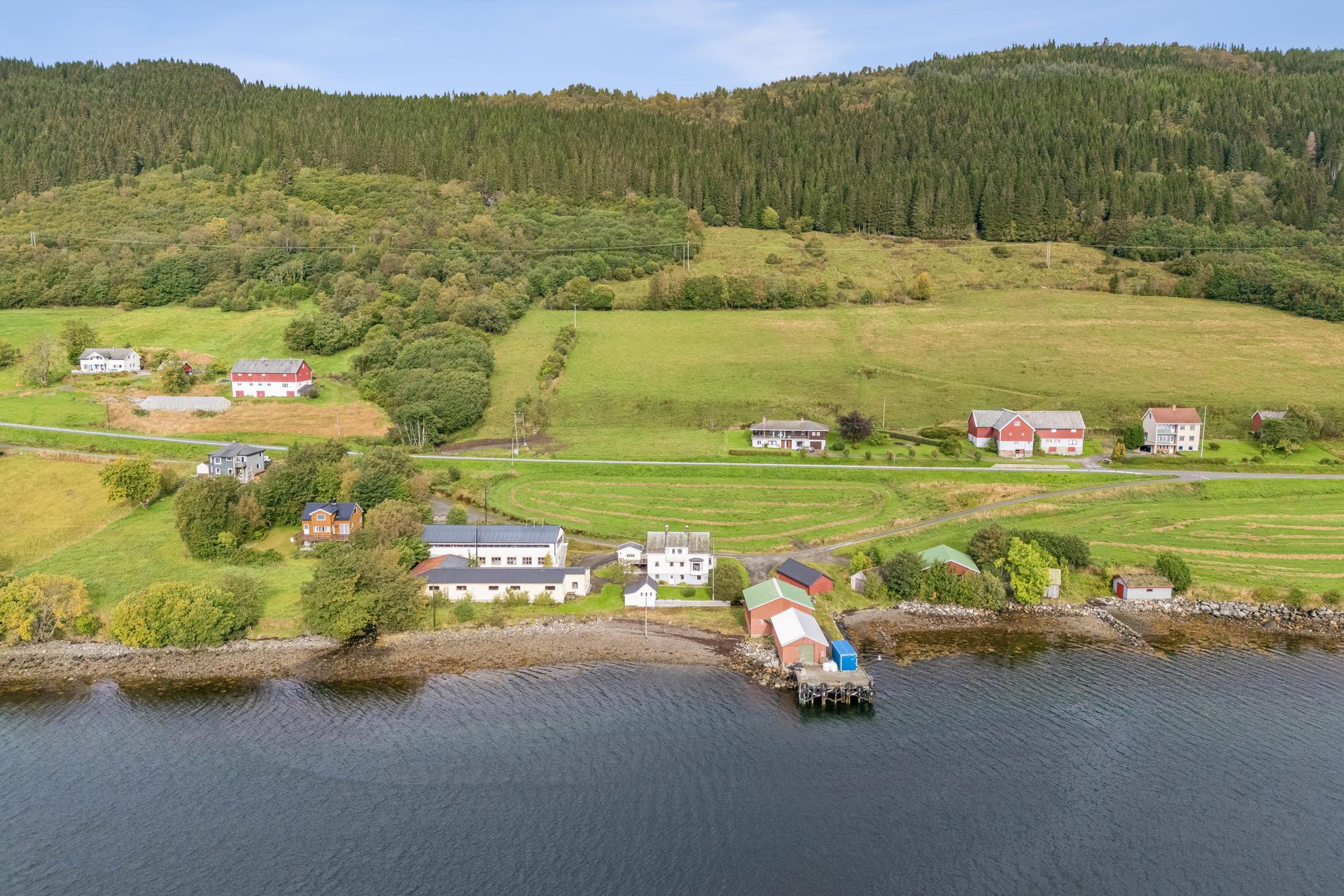 Nydelig beliggenhet på innersiden av Averøy. Bilde nummer 3 av 3