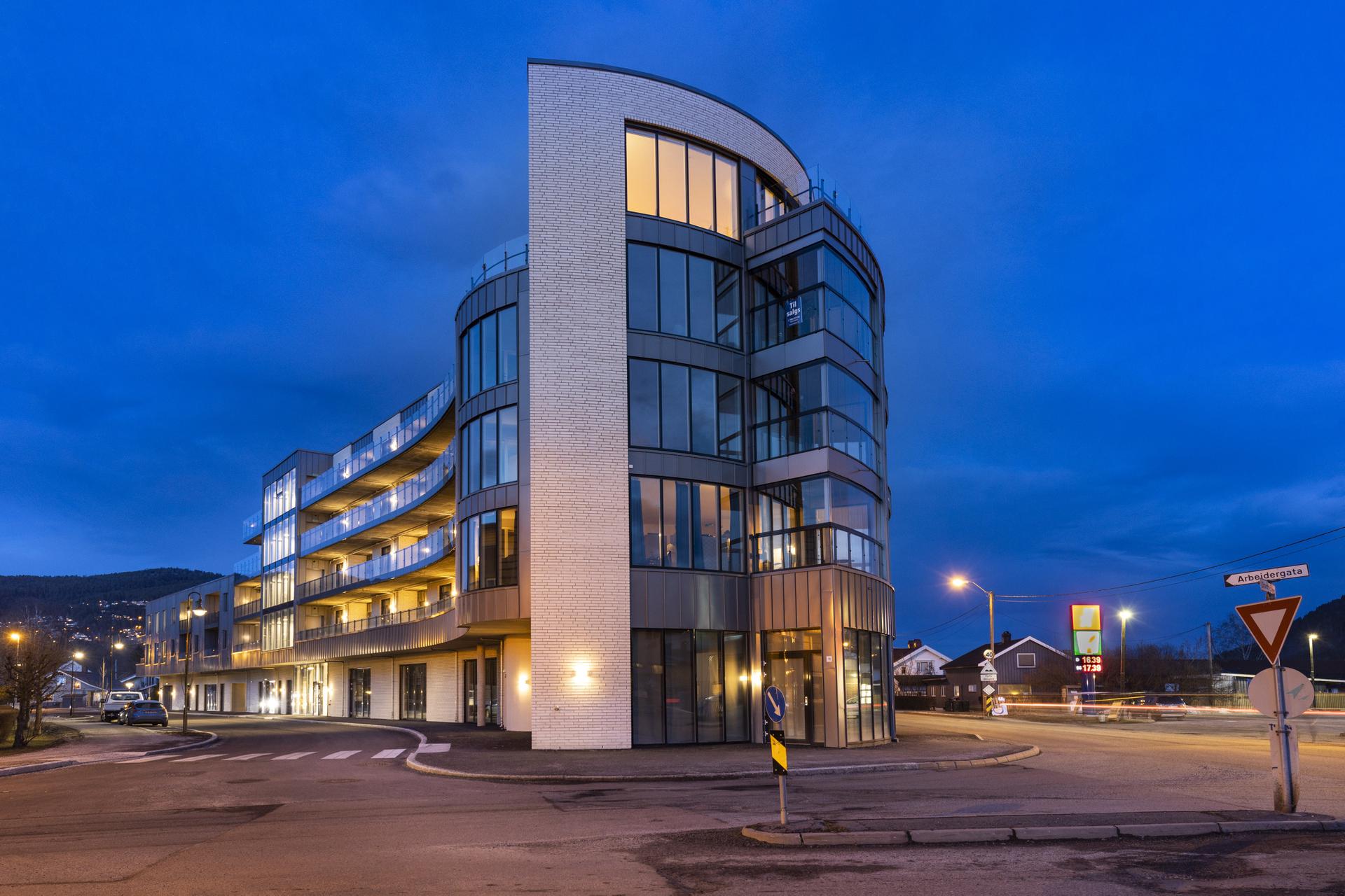 Sentralt i sentrum av Mjøndalen. Bilde nummer 3 av 3