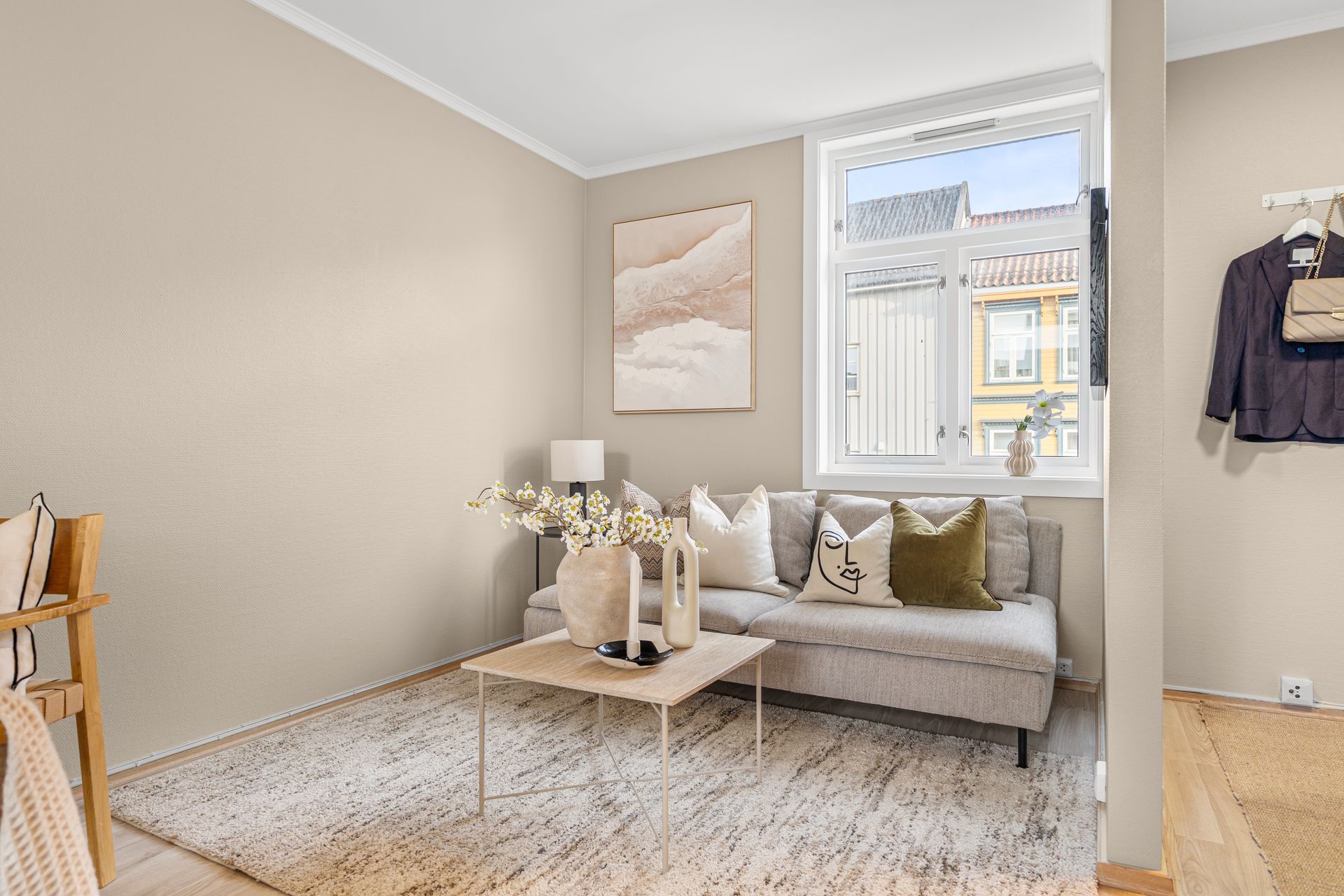Her bor du i en 2. etasjes selveierleilighet på 34 m² BRA-i. Gjennomgående god standard og lave felleskostnader.. Bilde nummer 2 av 3