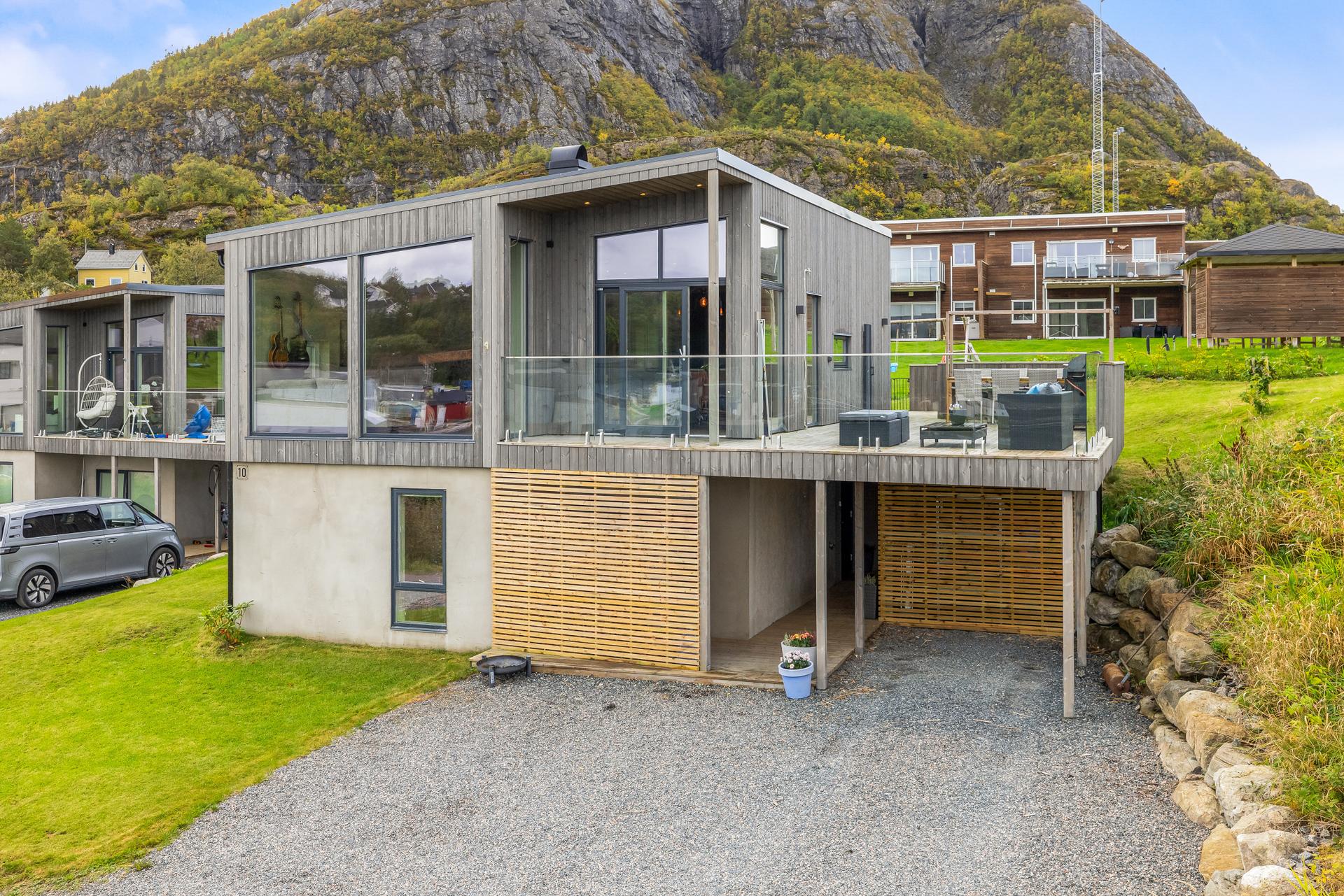 Moderne og flott enebolig m/carport oppført i 2022. Bilde nummer 3 av 3