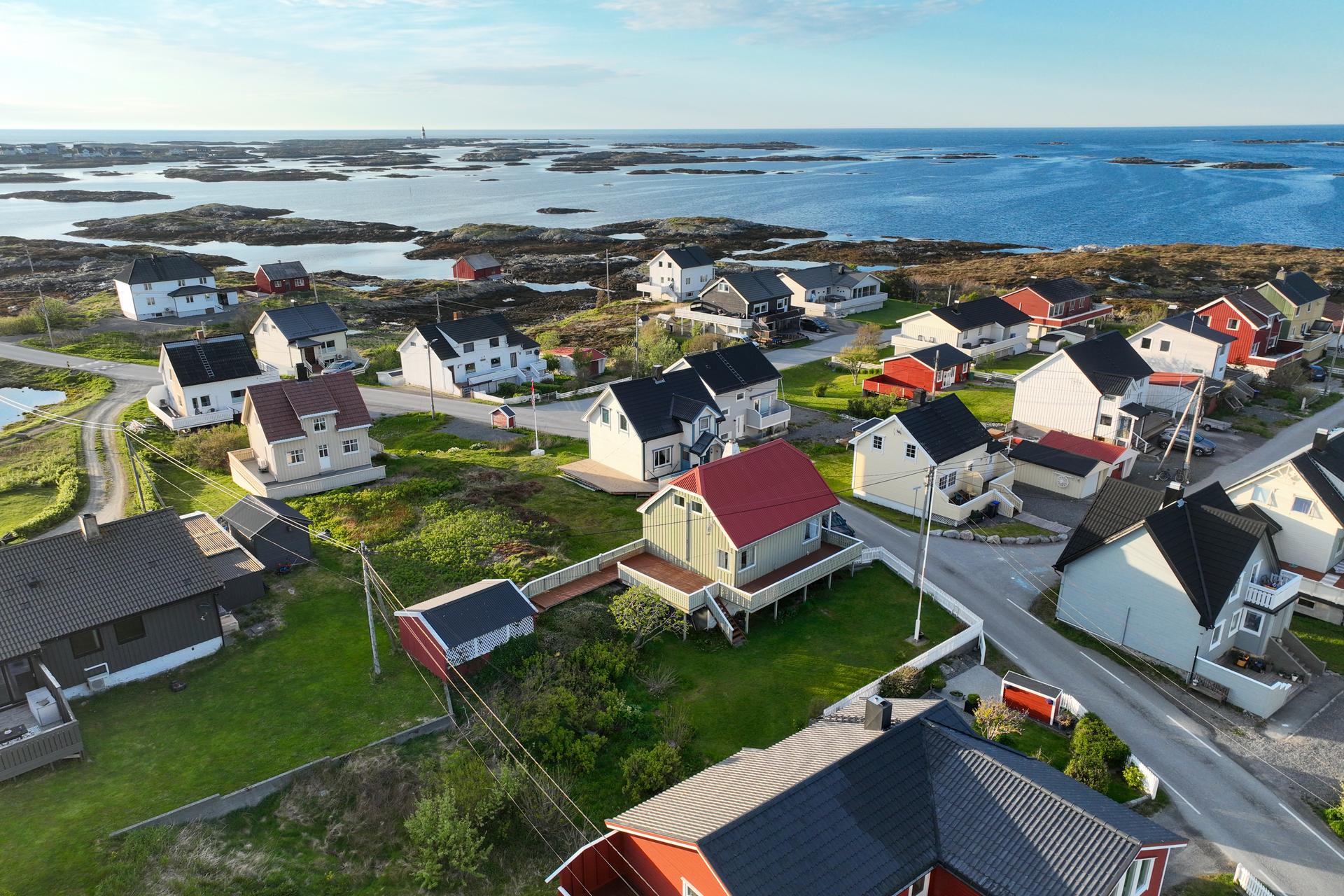 Boligen ble oppført i 1939 og går over 3 plan. Bilde nummer 3 av 3