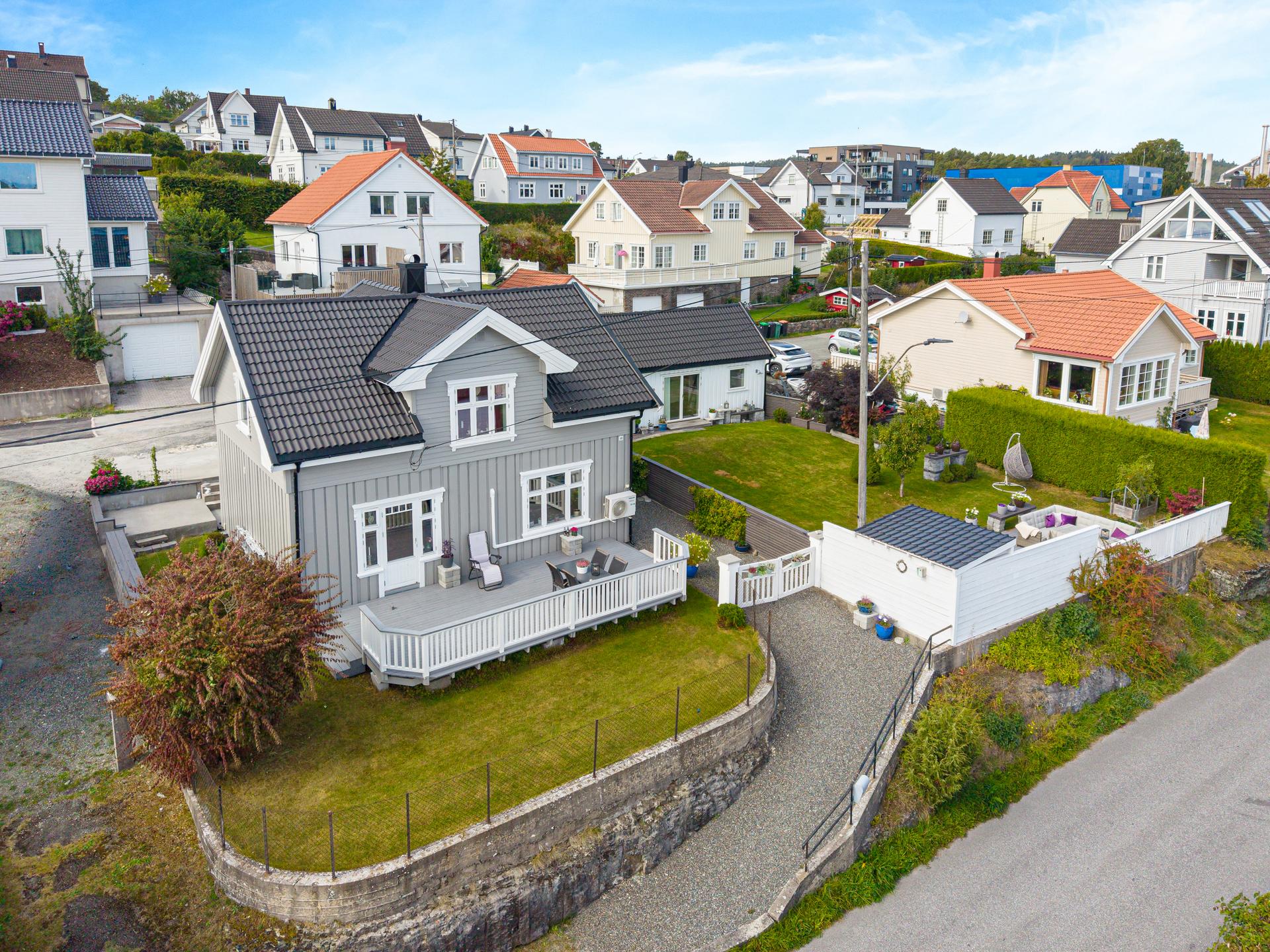 EiendomsMegler1 ved Simen Dippner Bakke ønsker velkommen til Haakonsgate 18!               Foto Inbovi . Bilde nummer 1 av 3