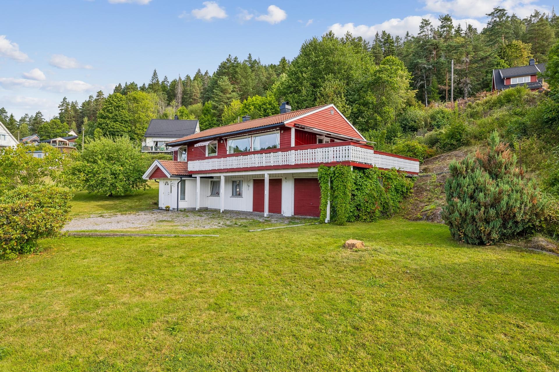 Koselig enebolig med integrert garasje . Bilde nummer 2 av 3