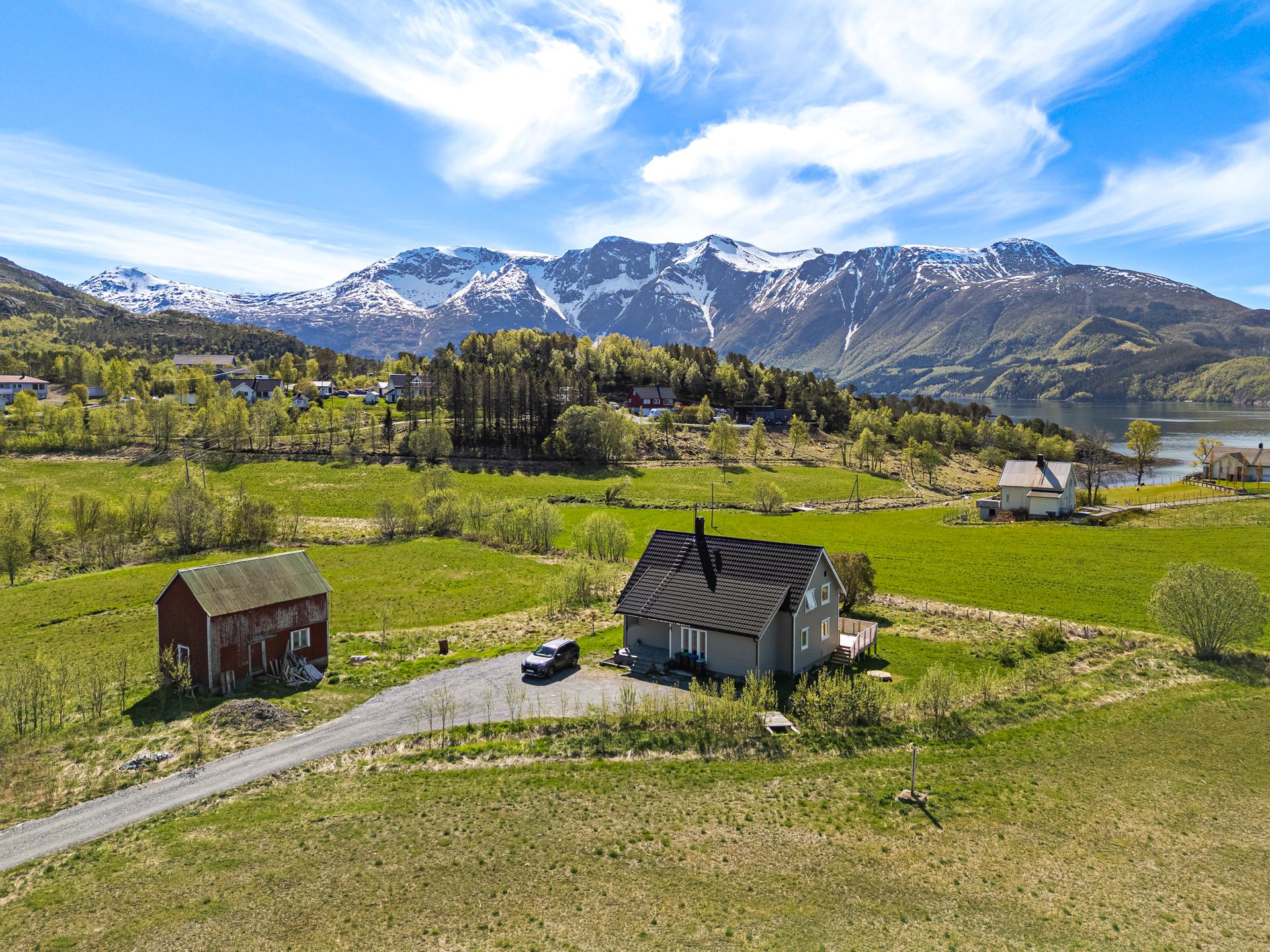 Velkommen til Dalheimveien 116! Foto: LEEL Media as. 
TA KONTAKT FOR PRIVAT VISNING!. Bilde nummer 1 av 3
