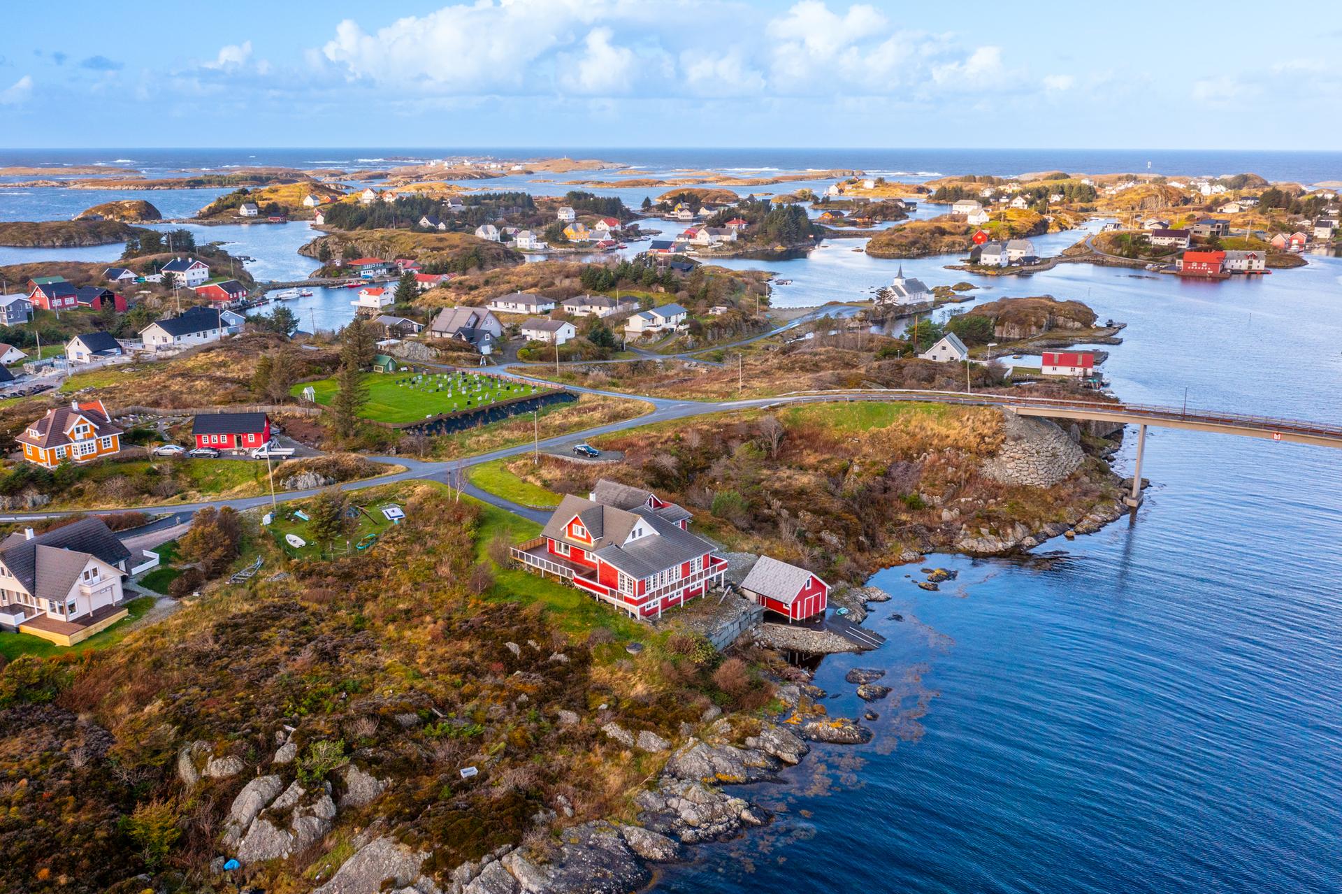 Velkommen til Hellersøyvegen 124! Foto: Vidar Helle/Diakrit. Bilde nummer 1 av 3