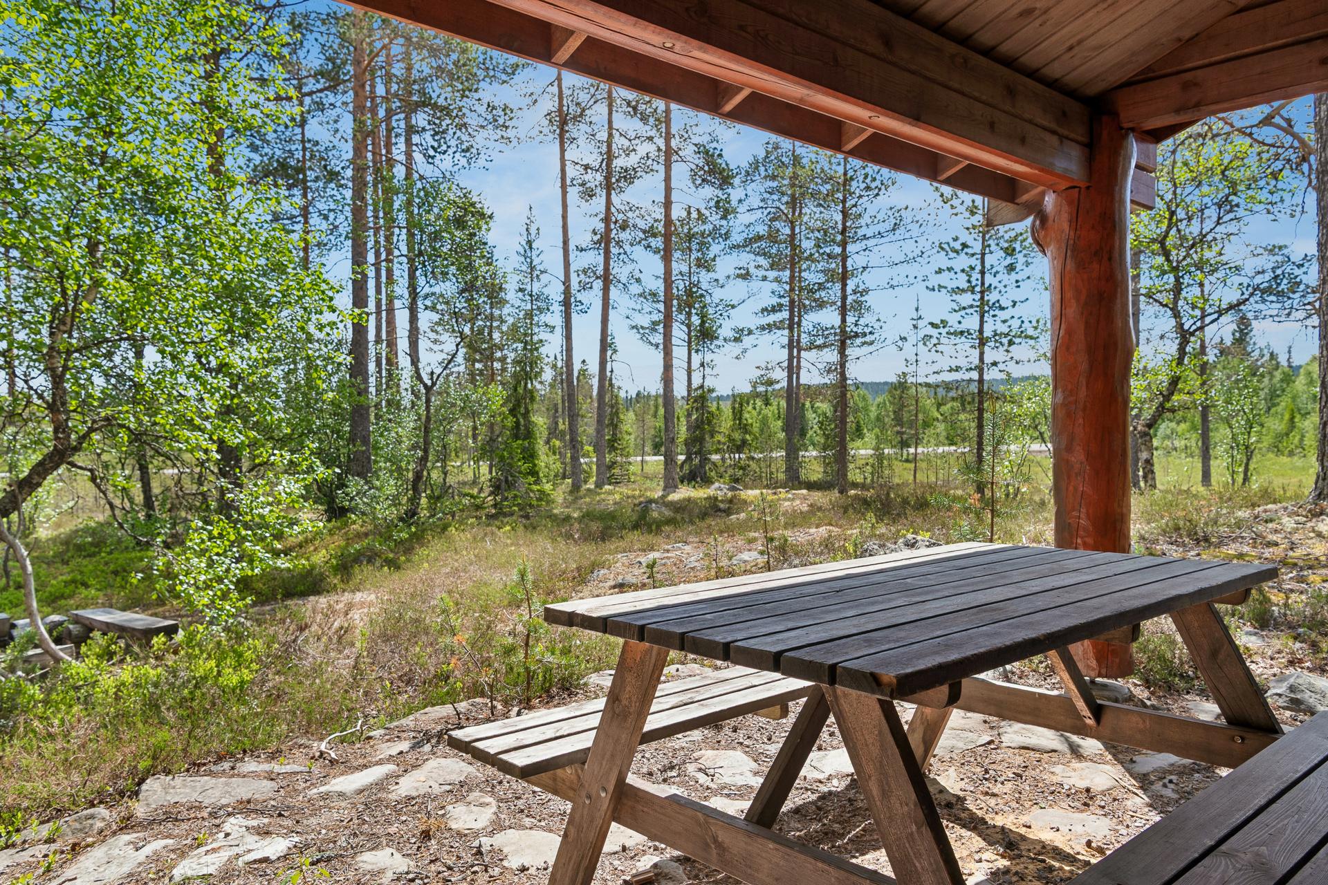 Idyllisk naturtomt i vakre Fjellverden øst, ved inngangen til fjellområdet i Eltdalen. Overbygget lun terrasse med plass til utemøbler. Bilde nummer 3 av 3
