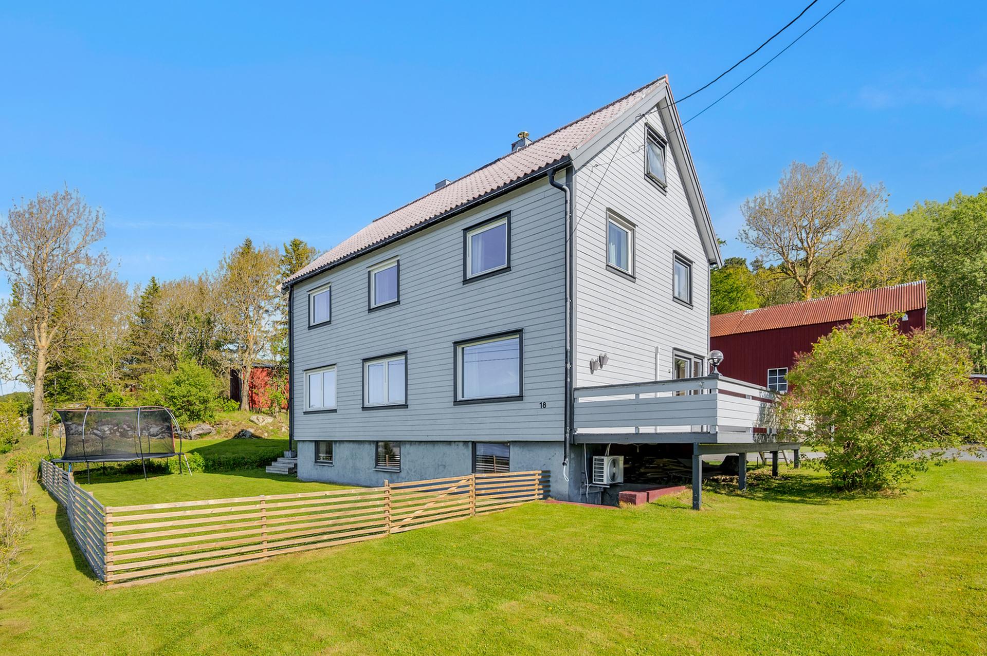 EiendomsMegler1 v/Christer Aabø har gleden av å presentere Vikeveien 18! Foto: H5 Property.. Bilde nummer 1 av 3