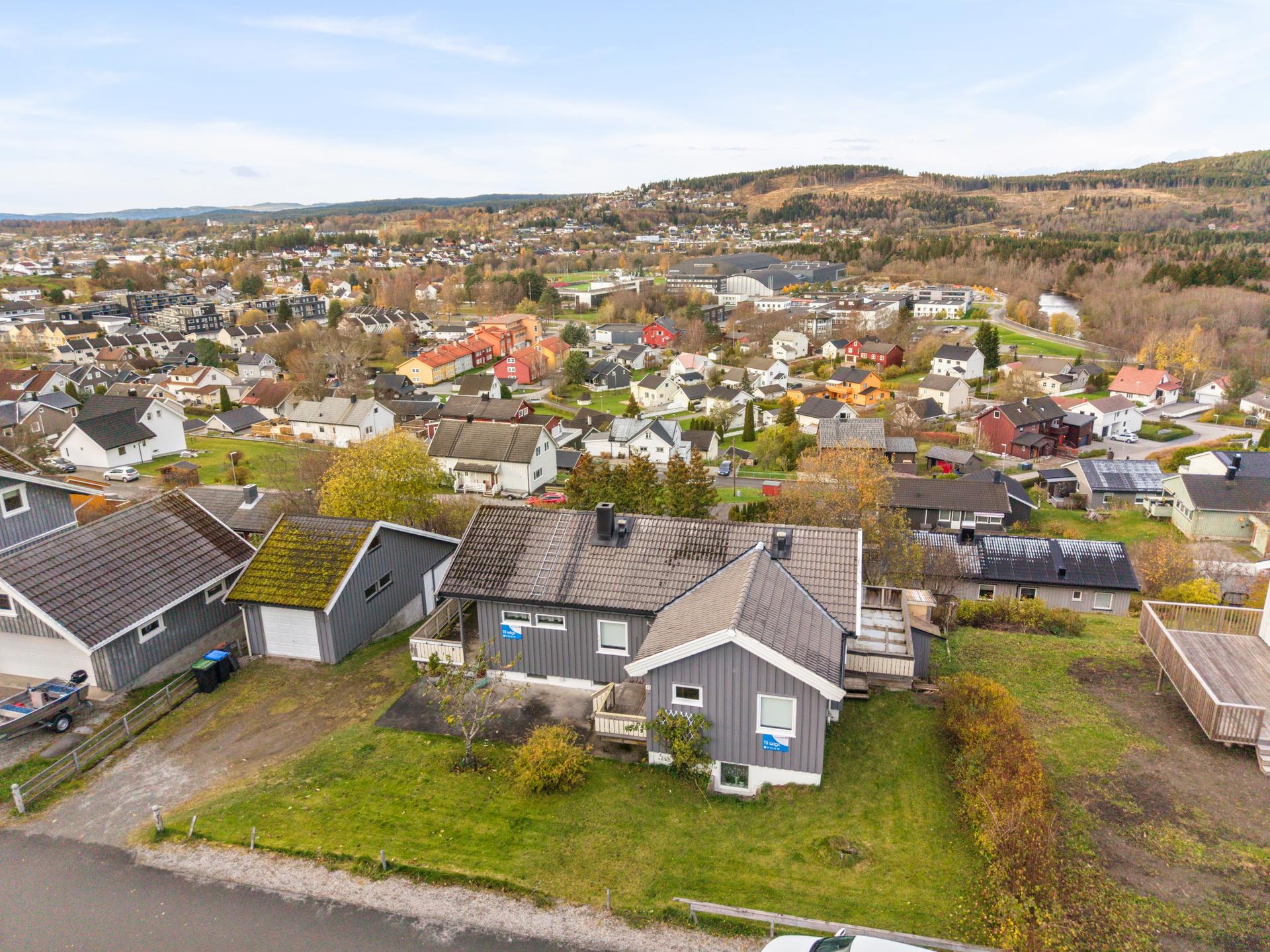 Innholdsrik enebolig med familievennlig beliggenhet. . Bilde nummer 2 av 3
