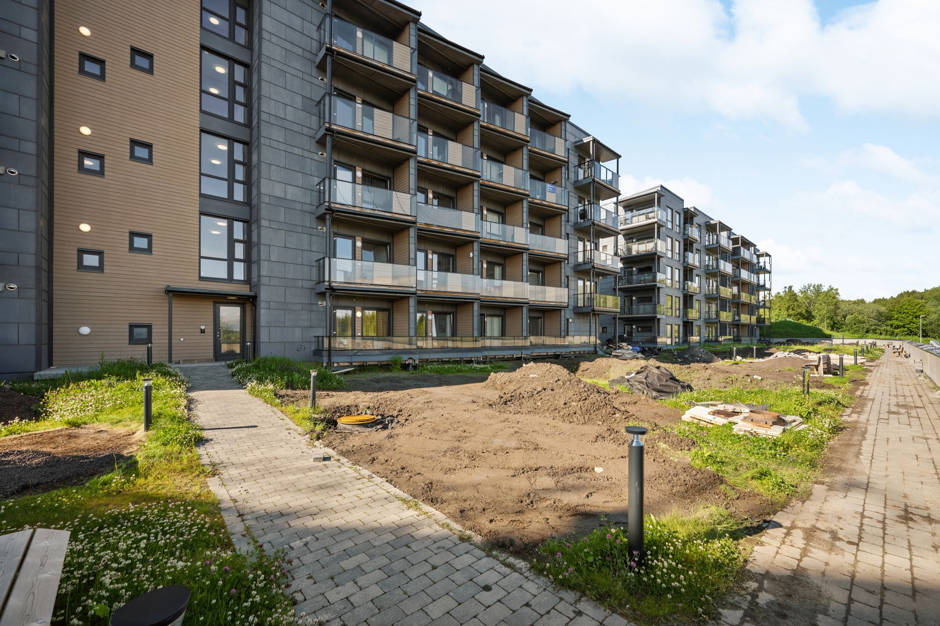 Perfekt førstegangskjøp med umiddelbar nærhet til flotte tur- og friluftsområder, med kort vei til Nord Universitet og Politihøgskolen.. Bilde nummer 3 av 3