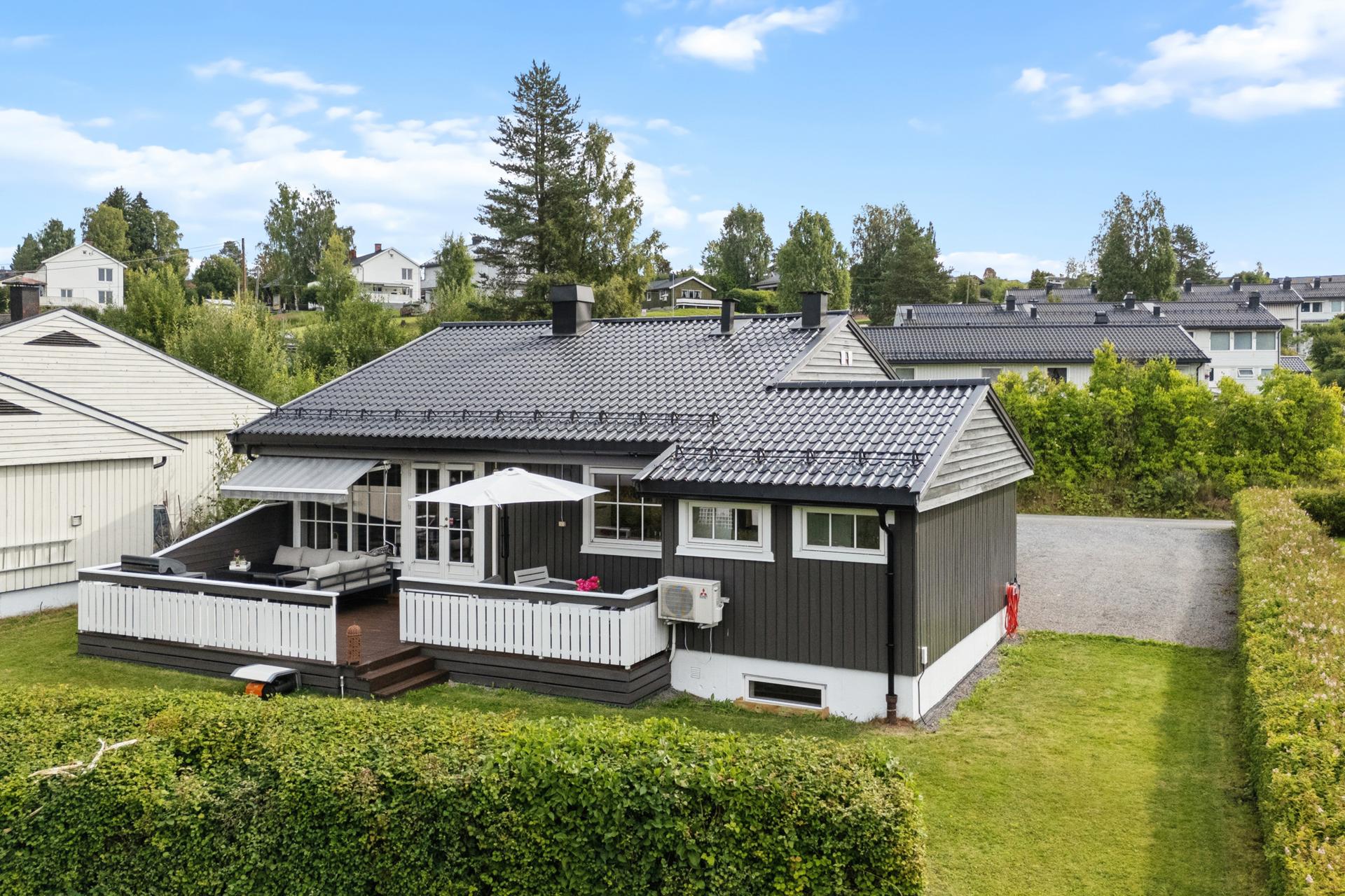 Anders Bjugstad i EiendomsMegler1 Raufoss ønsker deg velkommen til visning i Nedre Kortaveg 3!. Bilde nummer 1 av 3