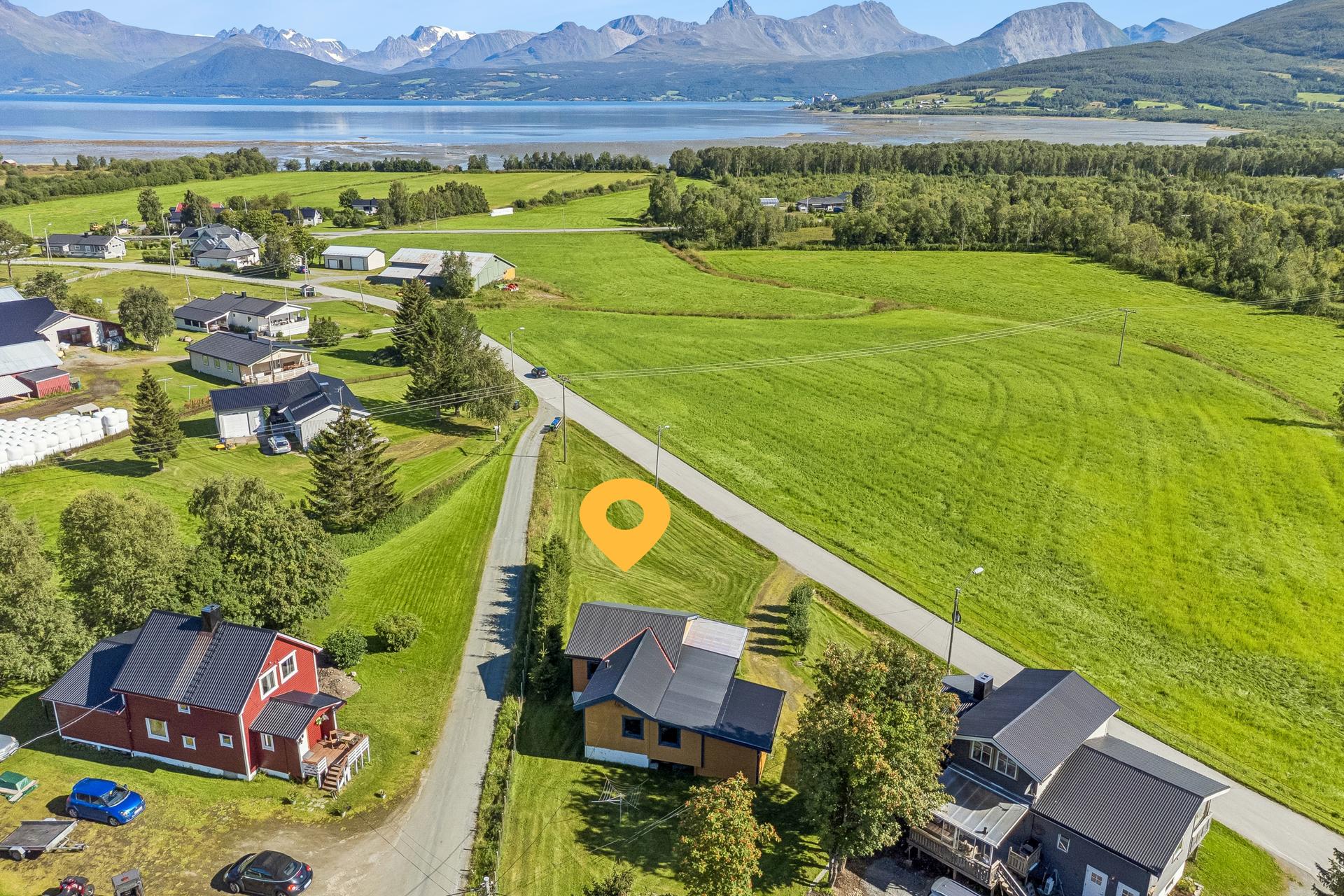 Velkommen til Åsveien 41! 
Her presentert av Eiendomsmegler1 Rødbanken v/Wenche
Foto: EFKT. . Bilde nummer 1 av 3
