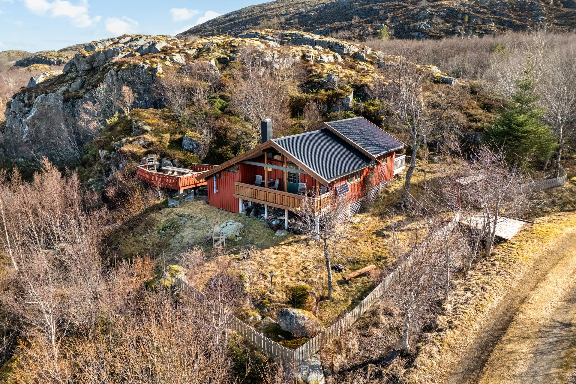 Hytte som passer godt for deg som ønsker et tradisjonelt hytteliv tett på naturen . Bilde nummer 1 av 3