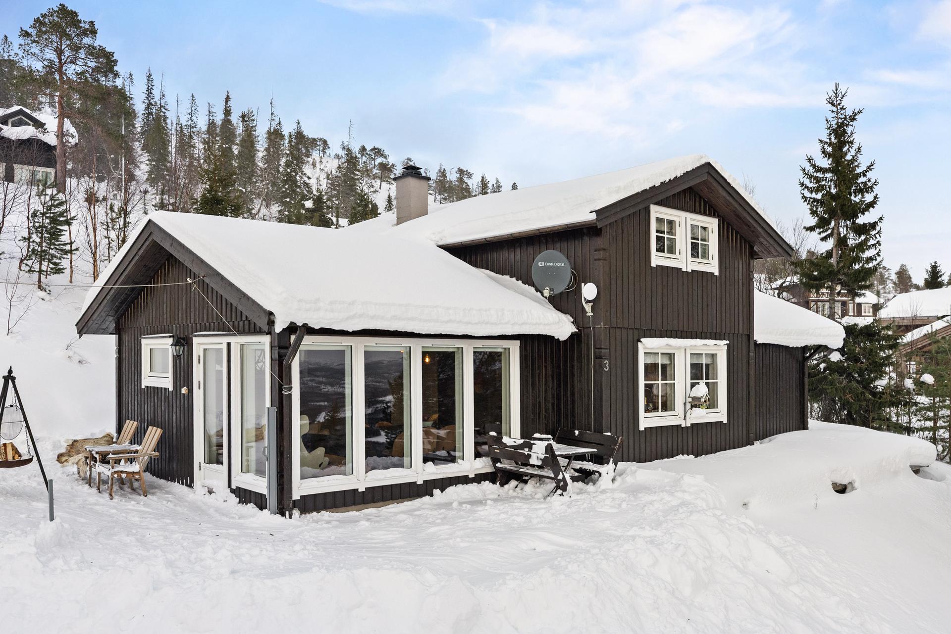 EiendomsMegler 1 v/Hans Kjetil Andreassen har gleden av å presentere Starrmyrvegen 3! Foto: Martin Hågensen) . Bilde nummer 1 av 3