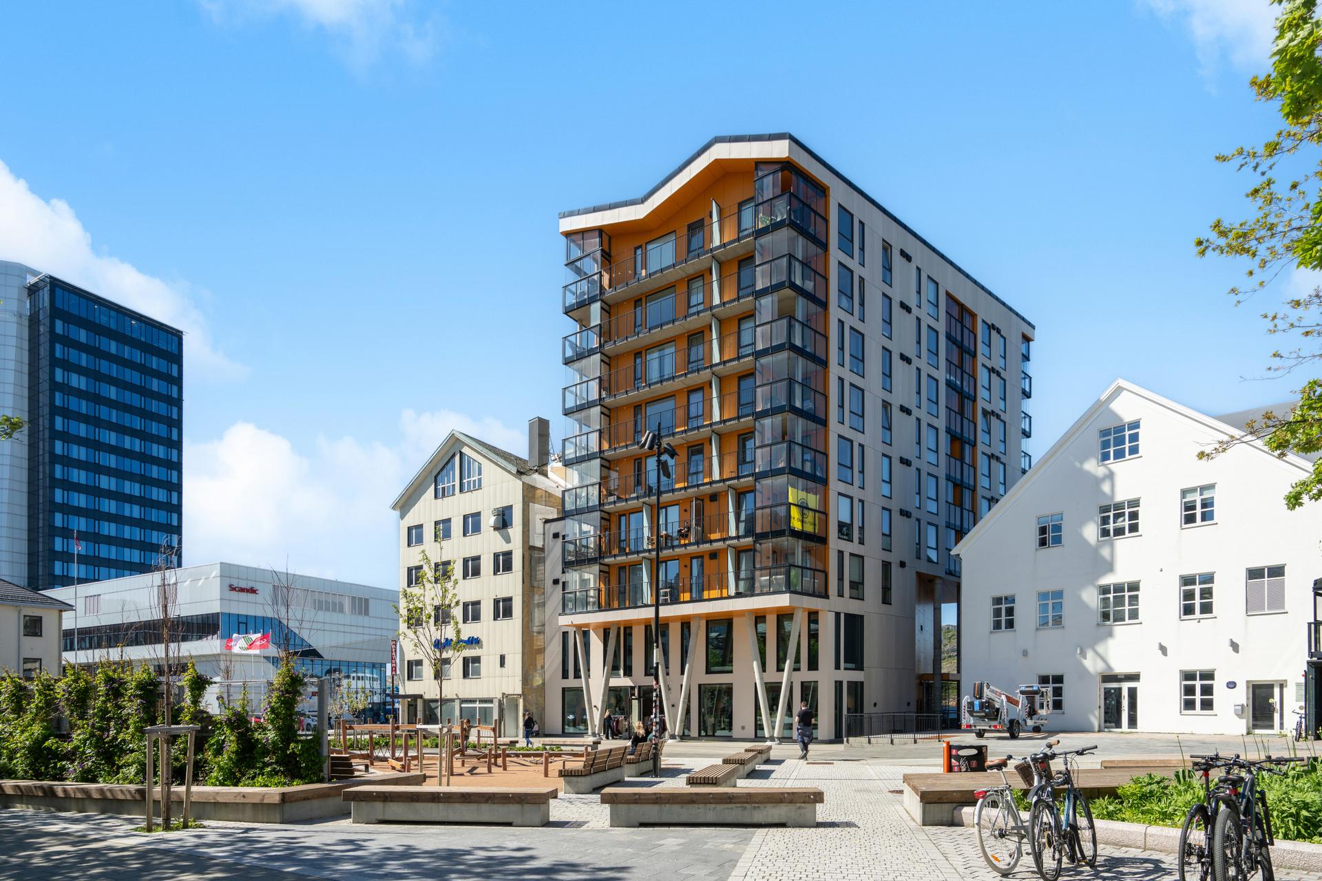 Leiligheten ligger i byggets 5.etasje med heisadkomst. Praktisk beliggenhet i sentrum av Bodøbyen! . Bilde nummer 2 av 3