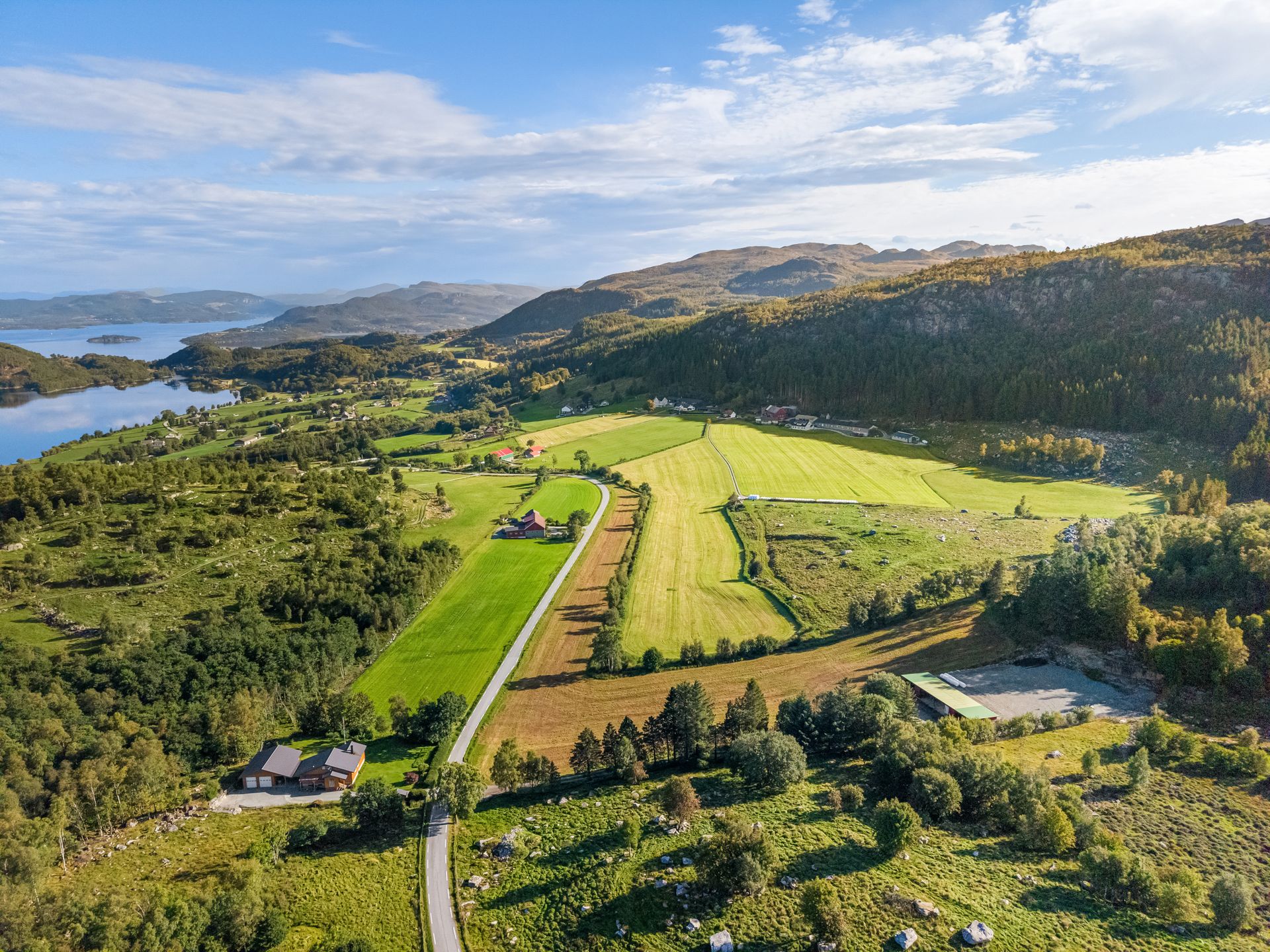 Velkommen til Heggheimsvegen 194 Og 220. Foto: Eivind Dirdal. Bilde nummer 1 av 3