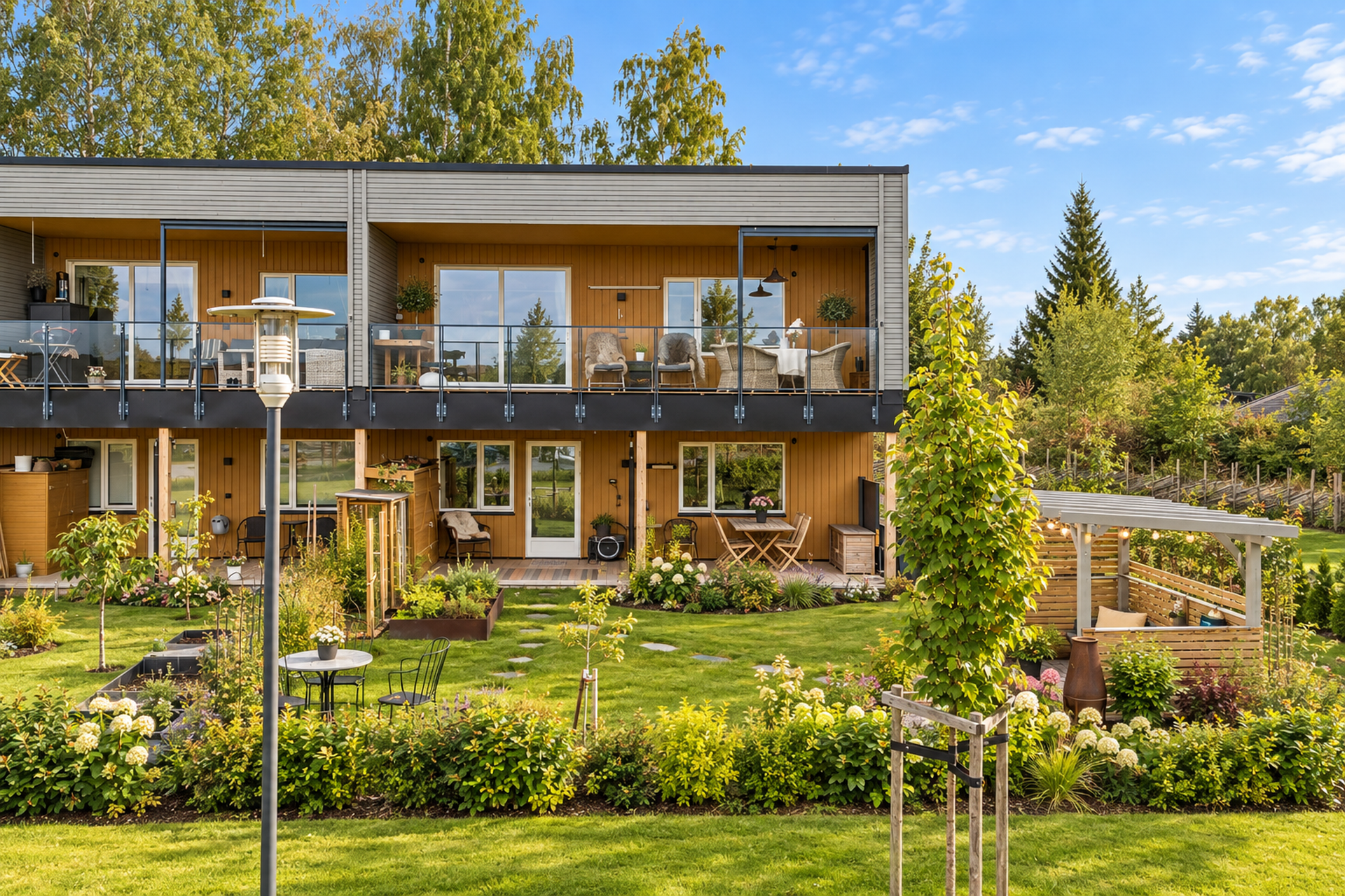 Hagen. Sommerpyntet med ai. Bilde nummer 2 av 3