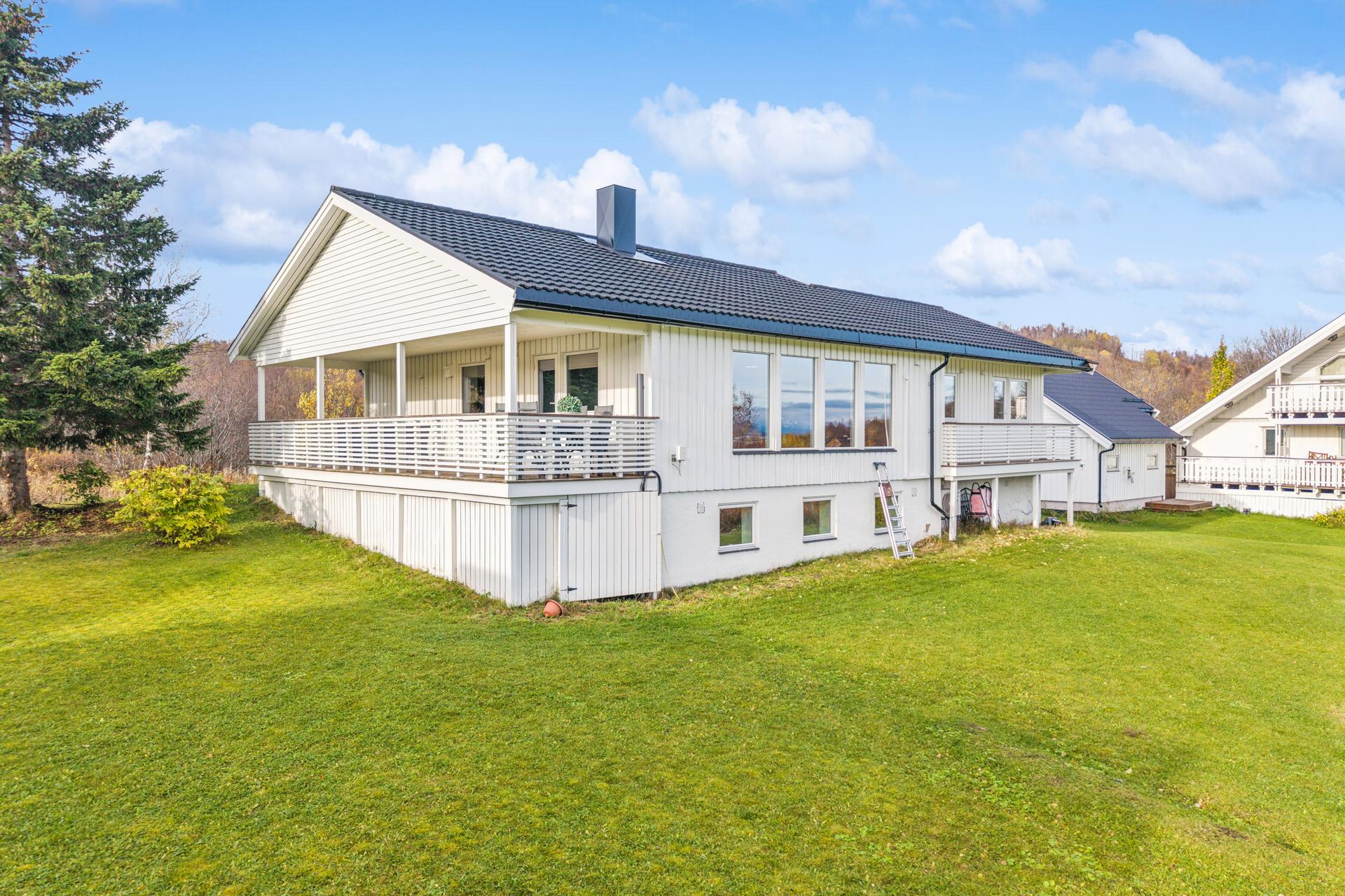 Velkommen til Vikaveien 212! Foto: [Fotograf eller fotofirma]. Bilde nummer 2 av 3