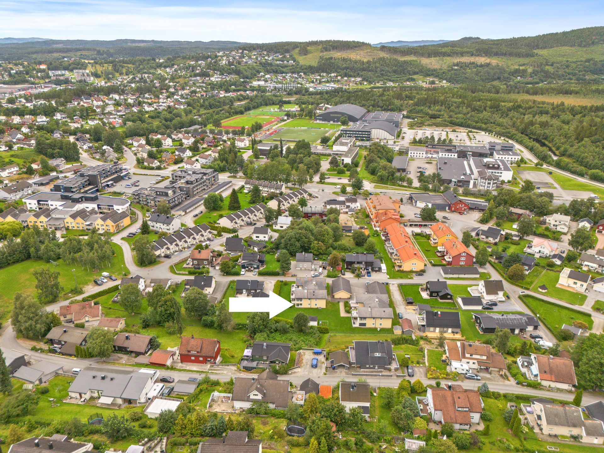 Treromsleilighet med sentral beliggenhet på Guldbergaunet. Gangavstand til skole, videregående skole, idrettsanlegg, butikker og Steinkjer sentrum. . Bilde nummer 2 av 3