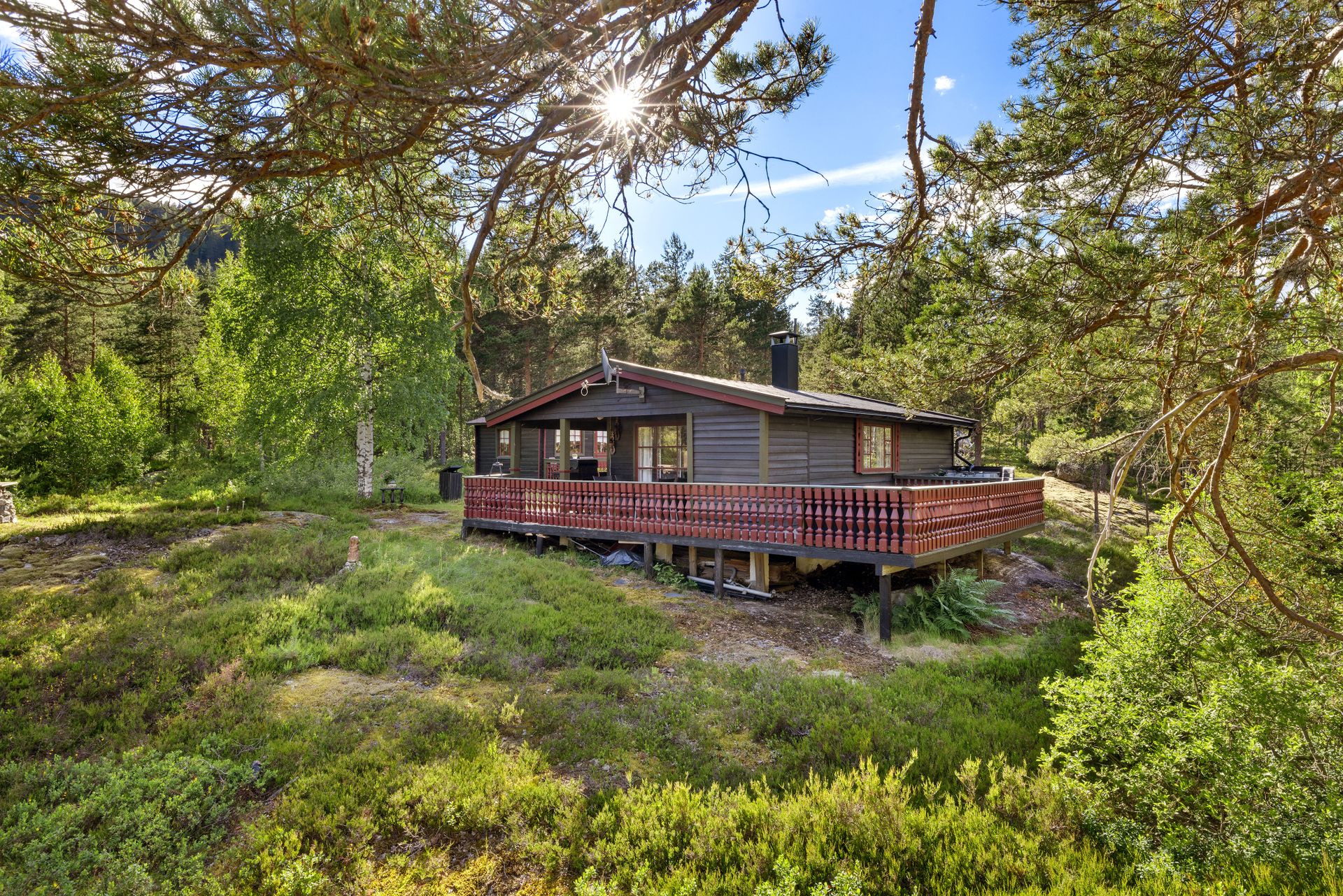 Velkommen til denne sjarmerende fritidsboligen! Foto: Normann Foto AS. . Bilde nummer 1 av 3