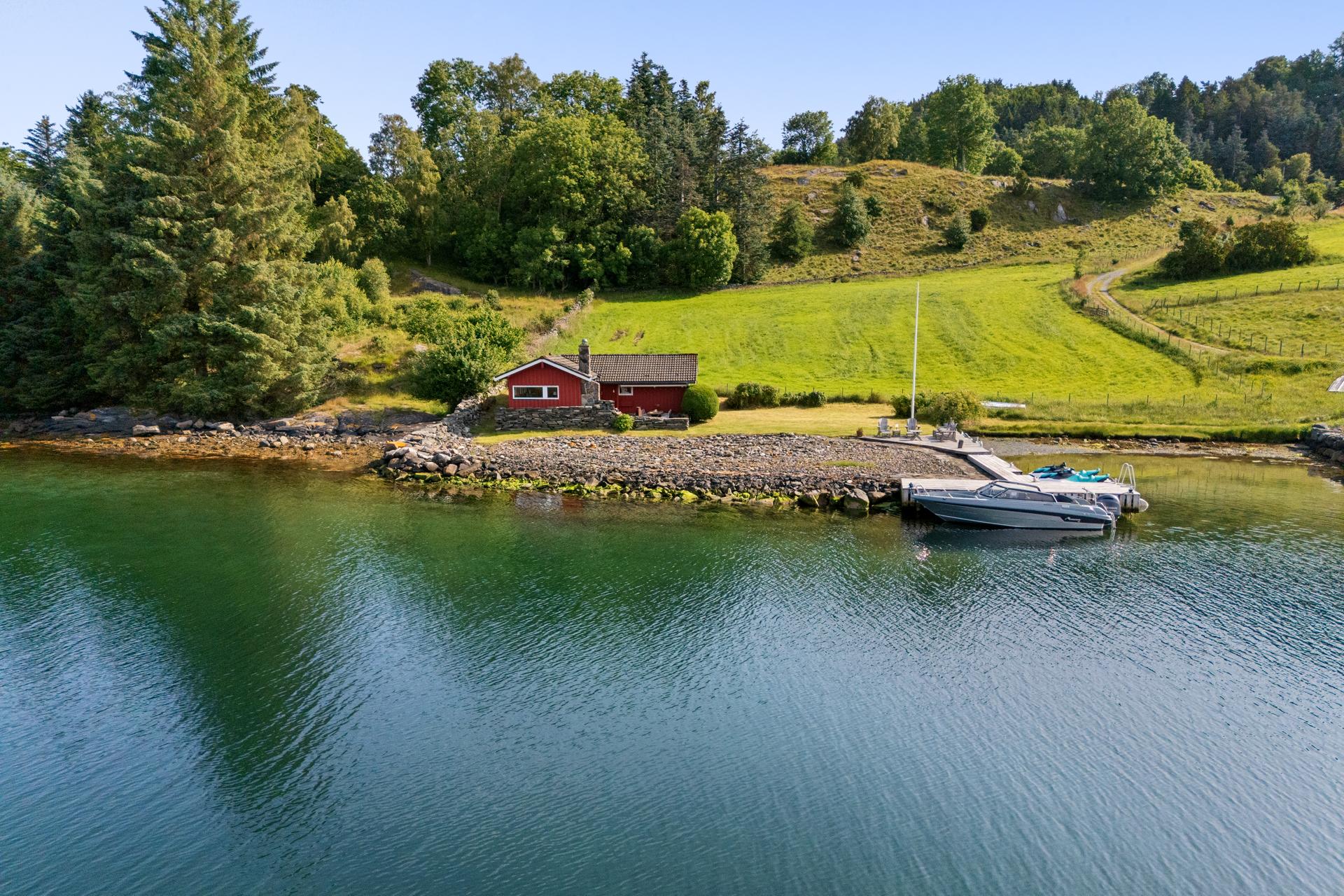 Adkomst til øya er med båt, noe som sikrer en fredelig tilværelse.. Bilde nummer 3 av 3